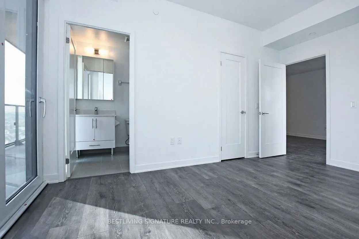 105 Oneida Crescent, #1603