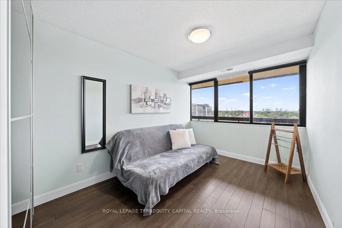 8111 Yonge Street, #909