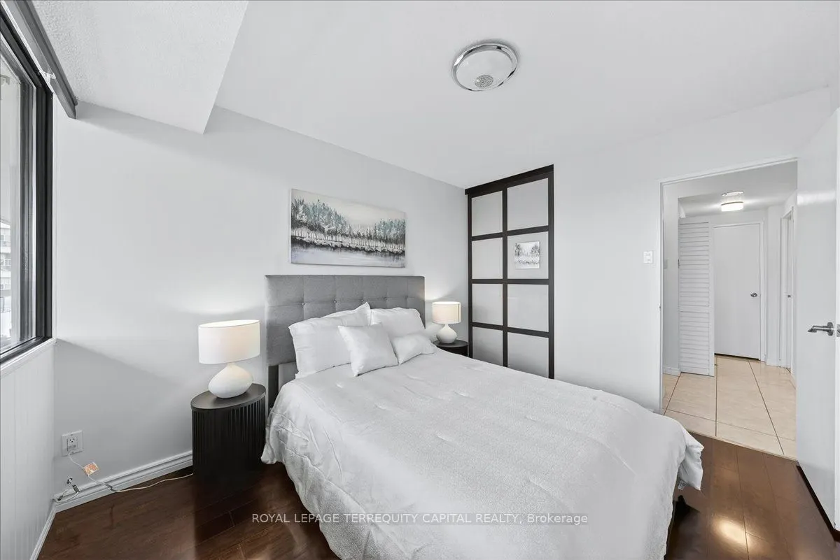 8111 Yonge Street, #909