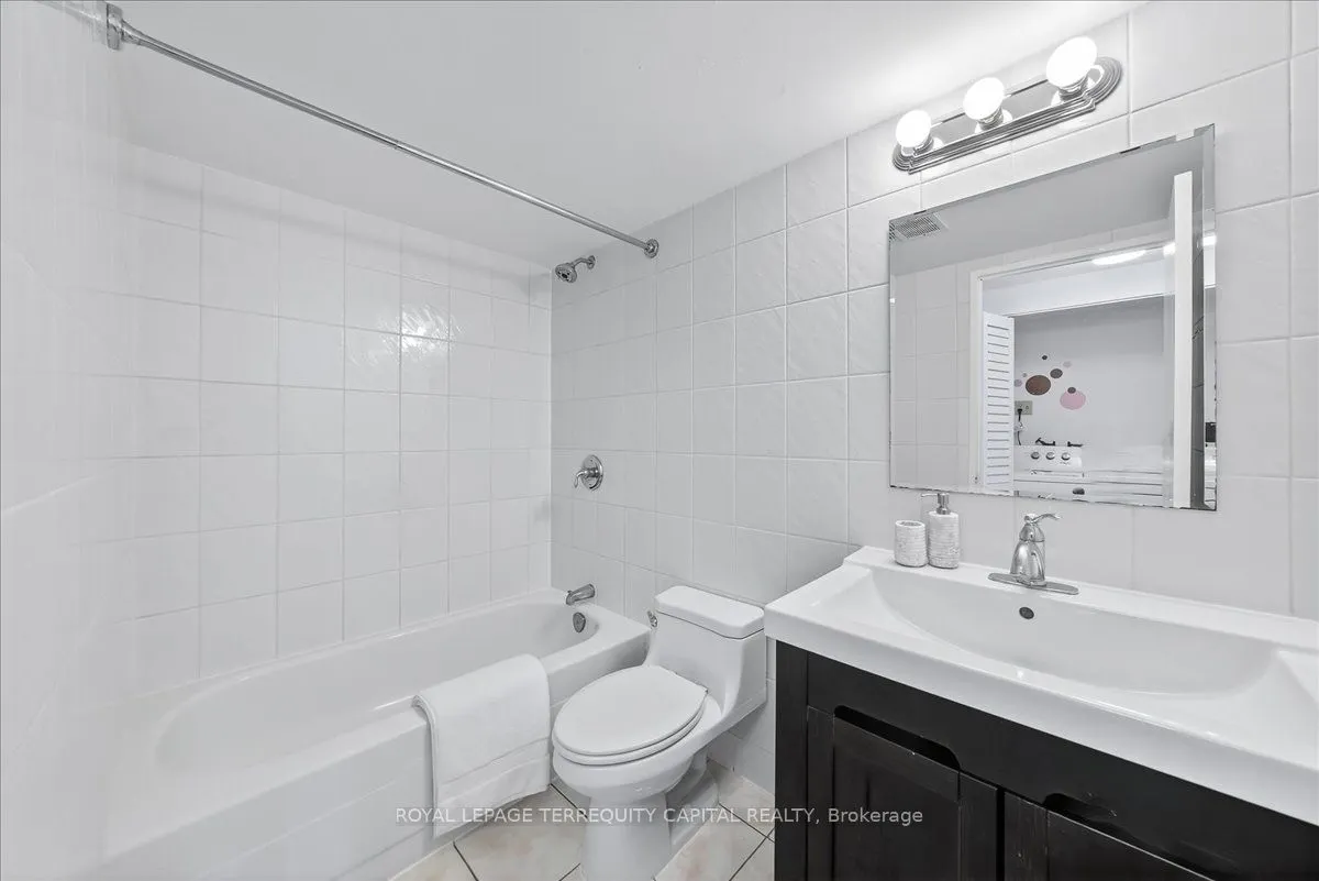 8111 Yonge Street, #909