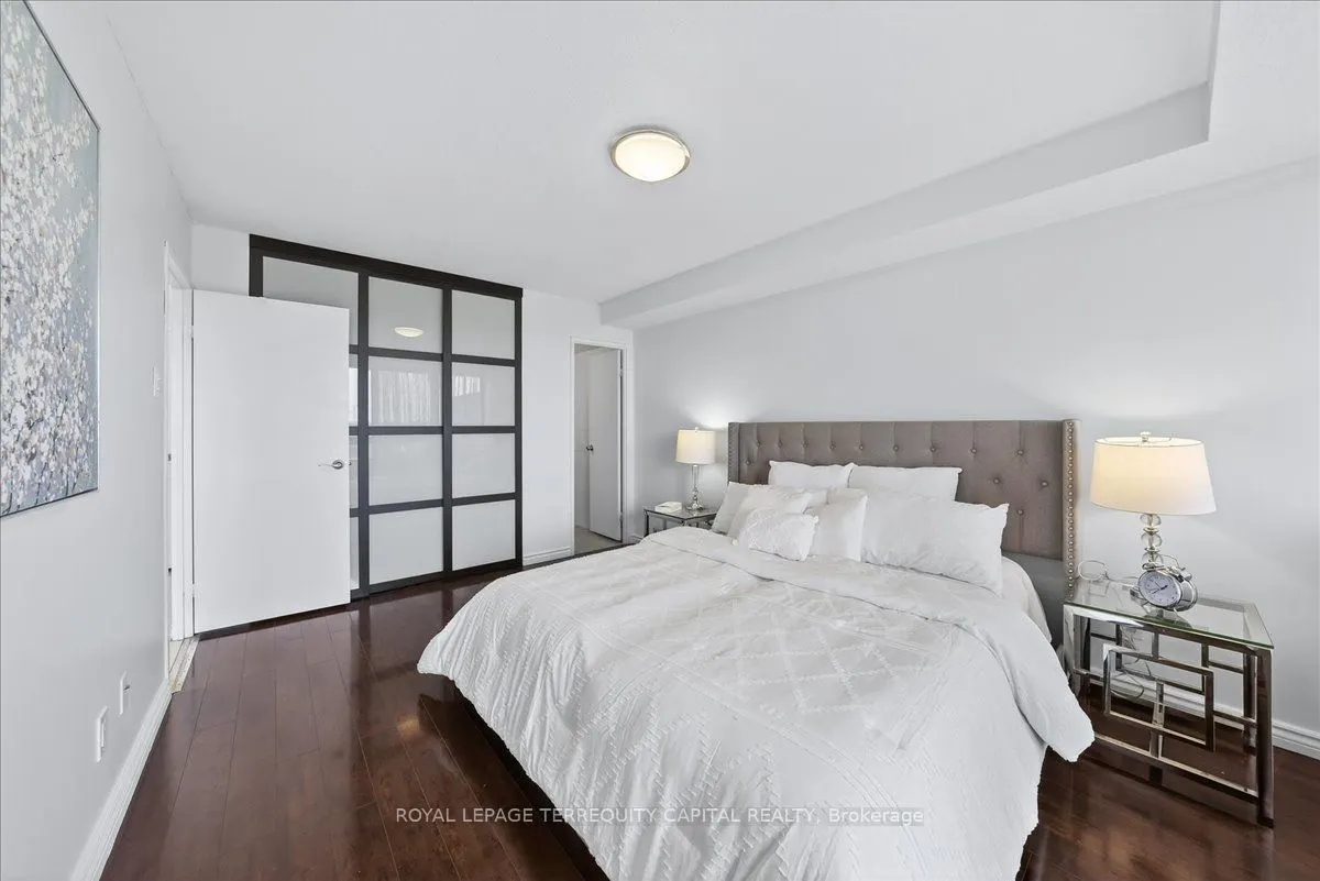 8111 Yonge Street, #909