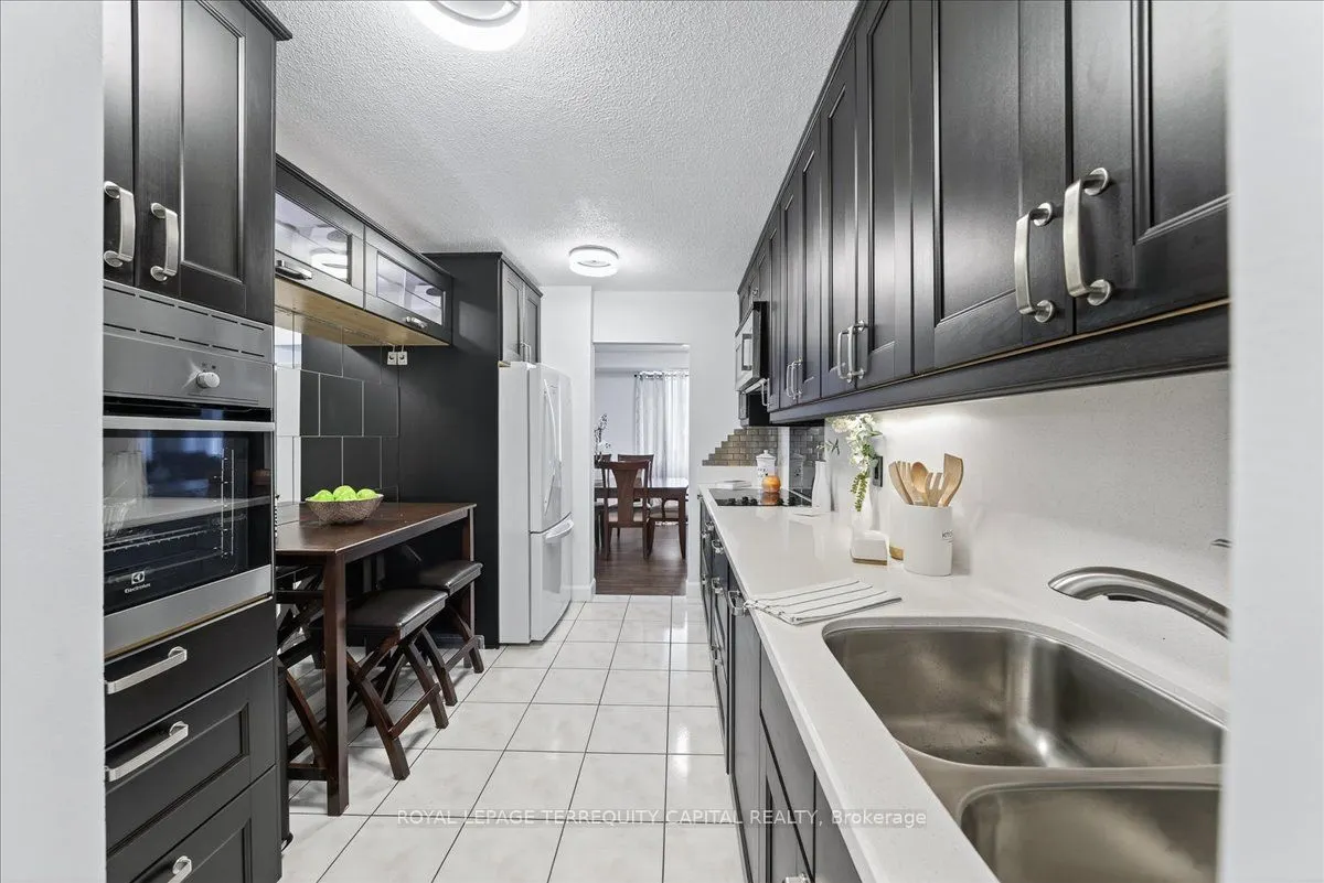 8111 Yonge Street, #909