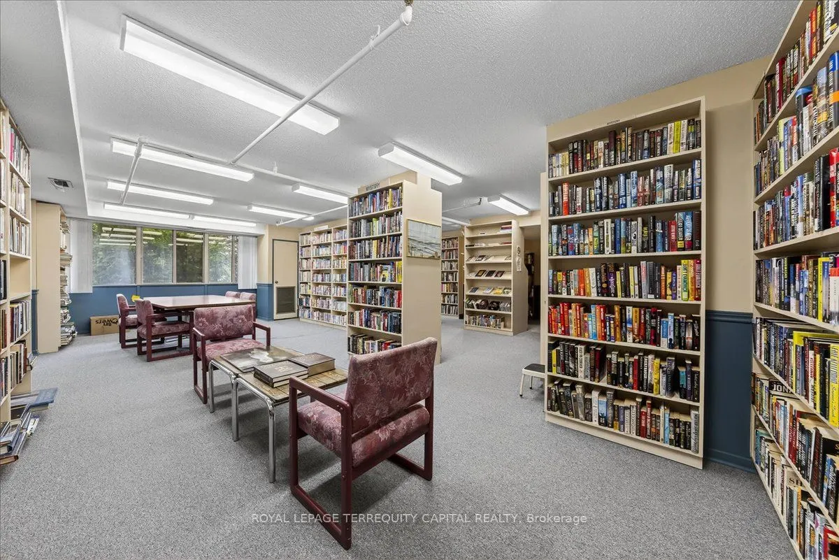 8111 Yonge Street, #909