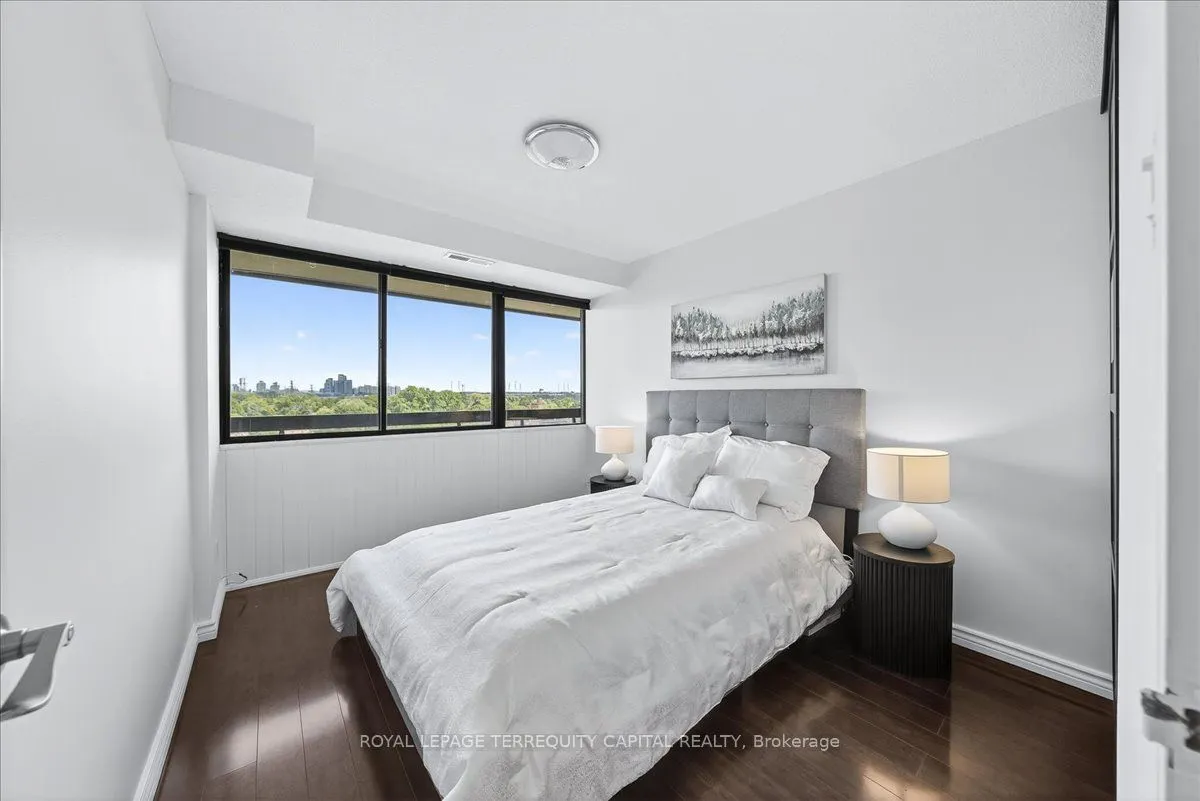 8111 Yonge Street, #909