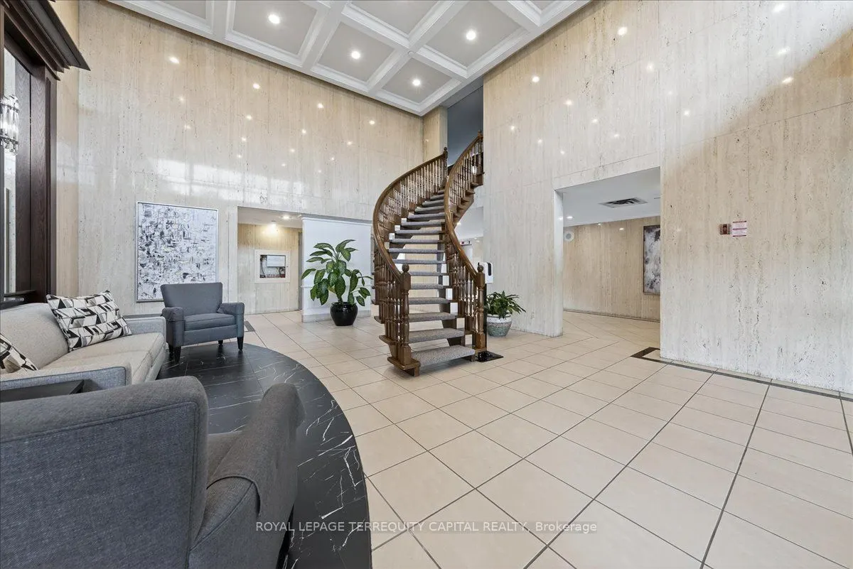 8111 Yonge Street, #909