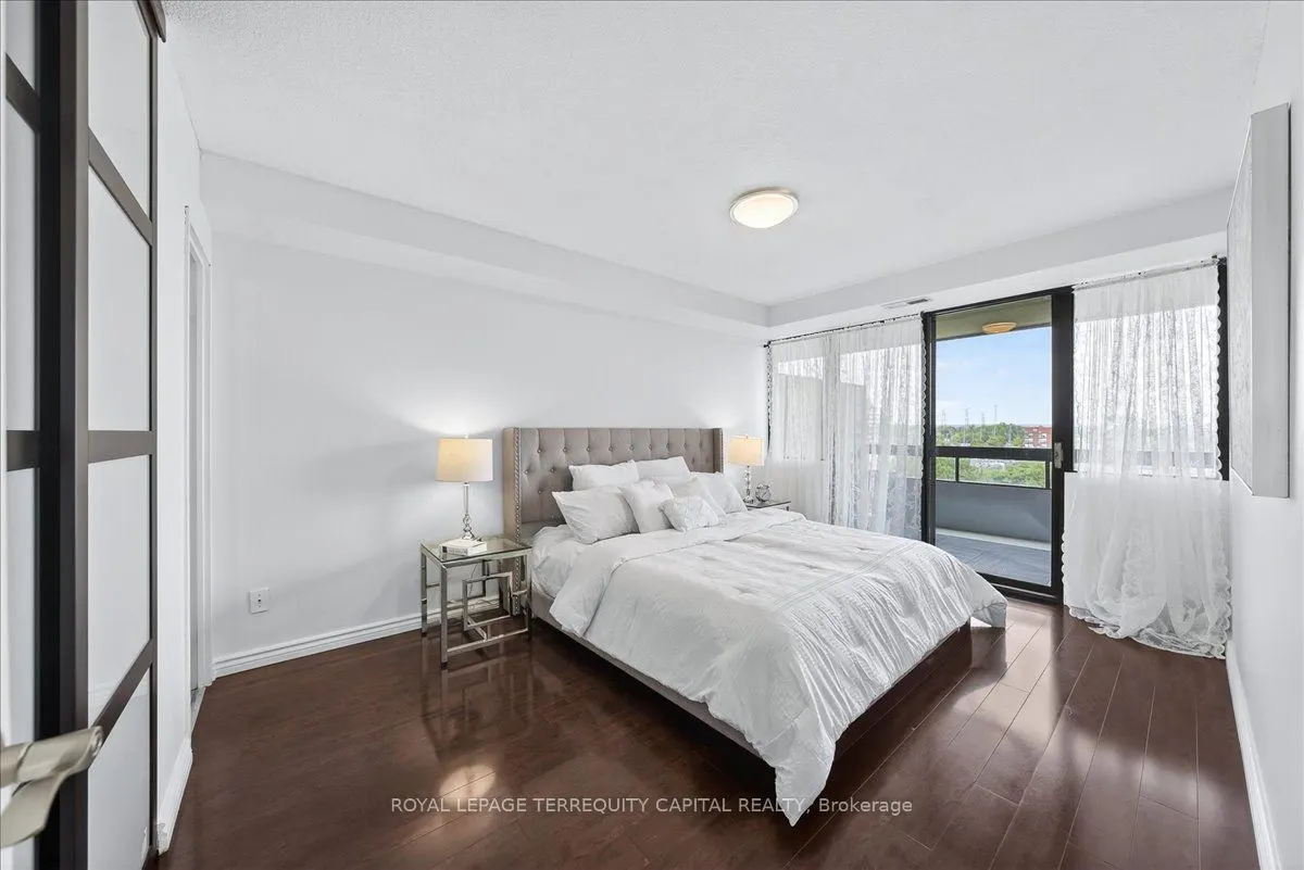 8111 Yonge Street, #909