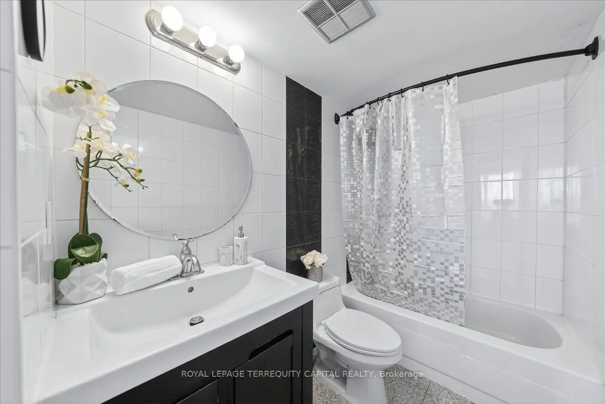 8111 Yonge Street, #909