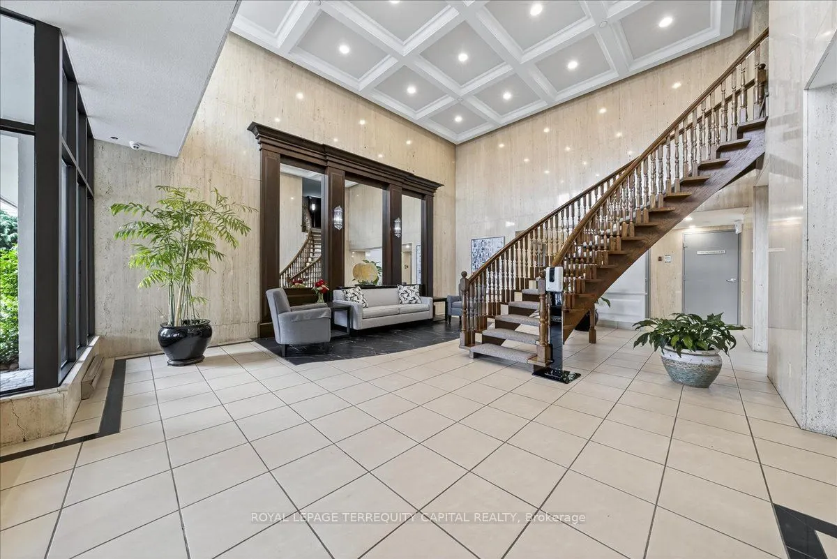 8111 Yonge Street, #909