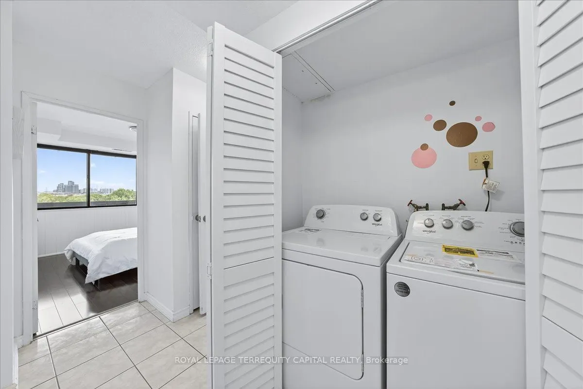 8111 Yonge Street, #909