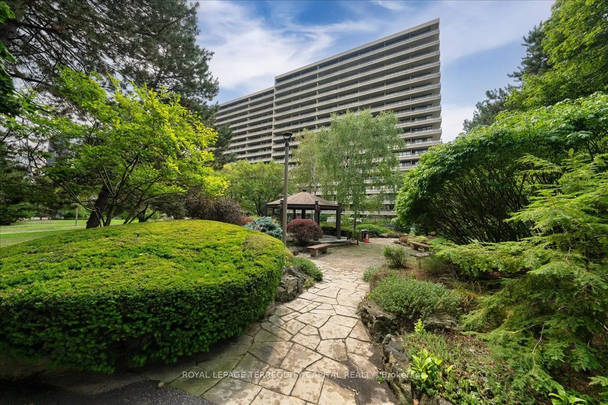 8111 Yonge Street, #909