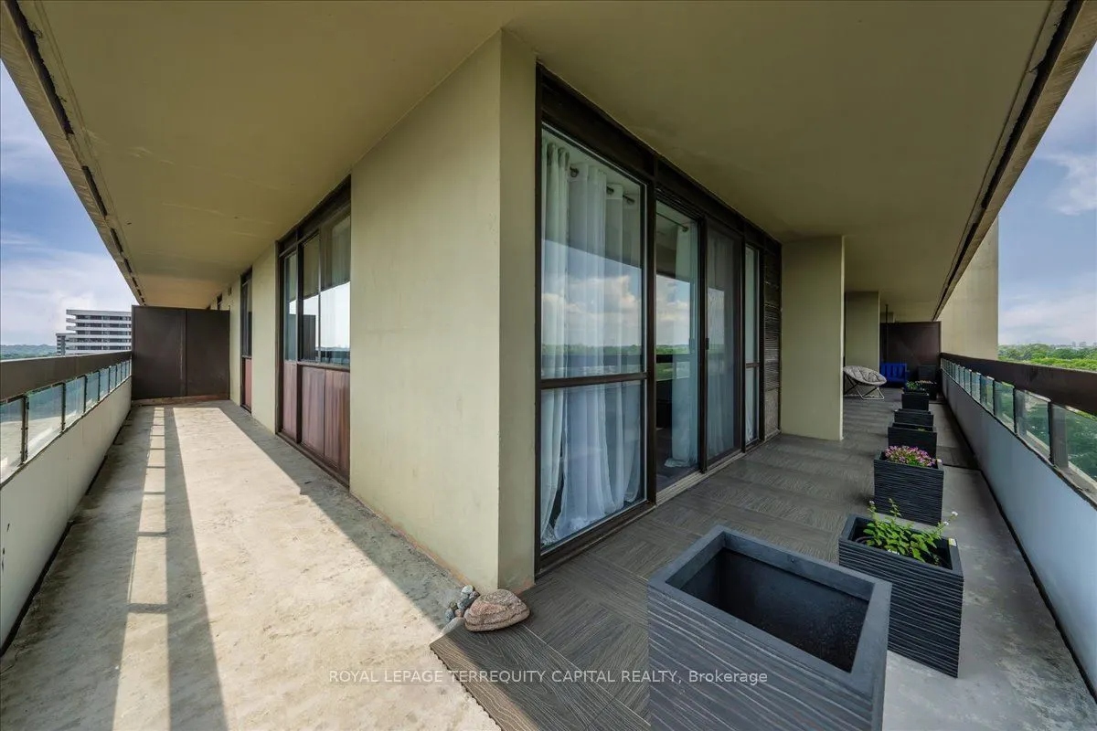 8111 Yonge Street, #909