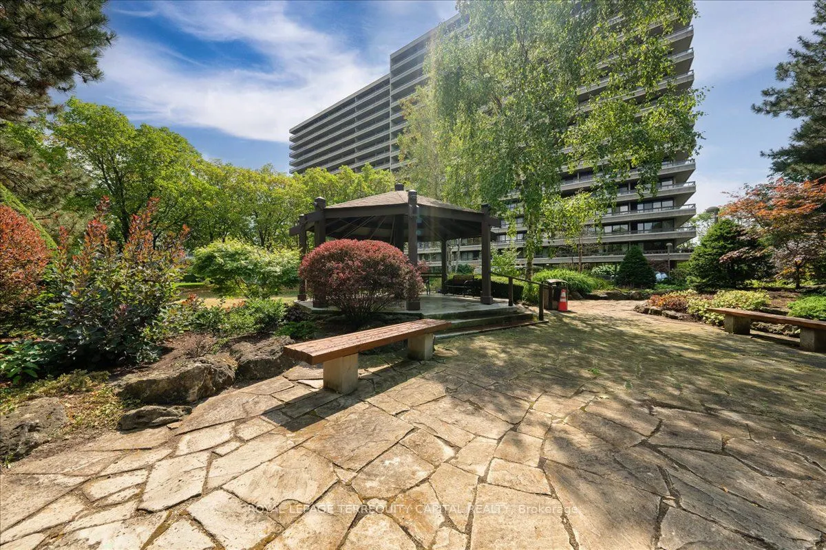 8111 Yonge Street, #909