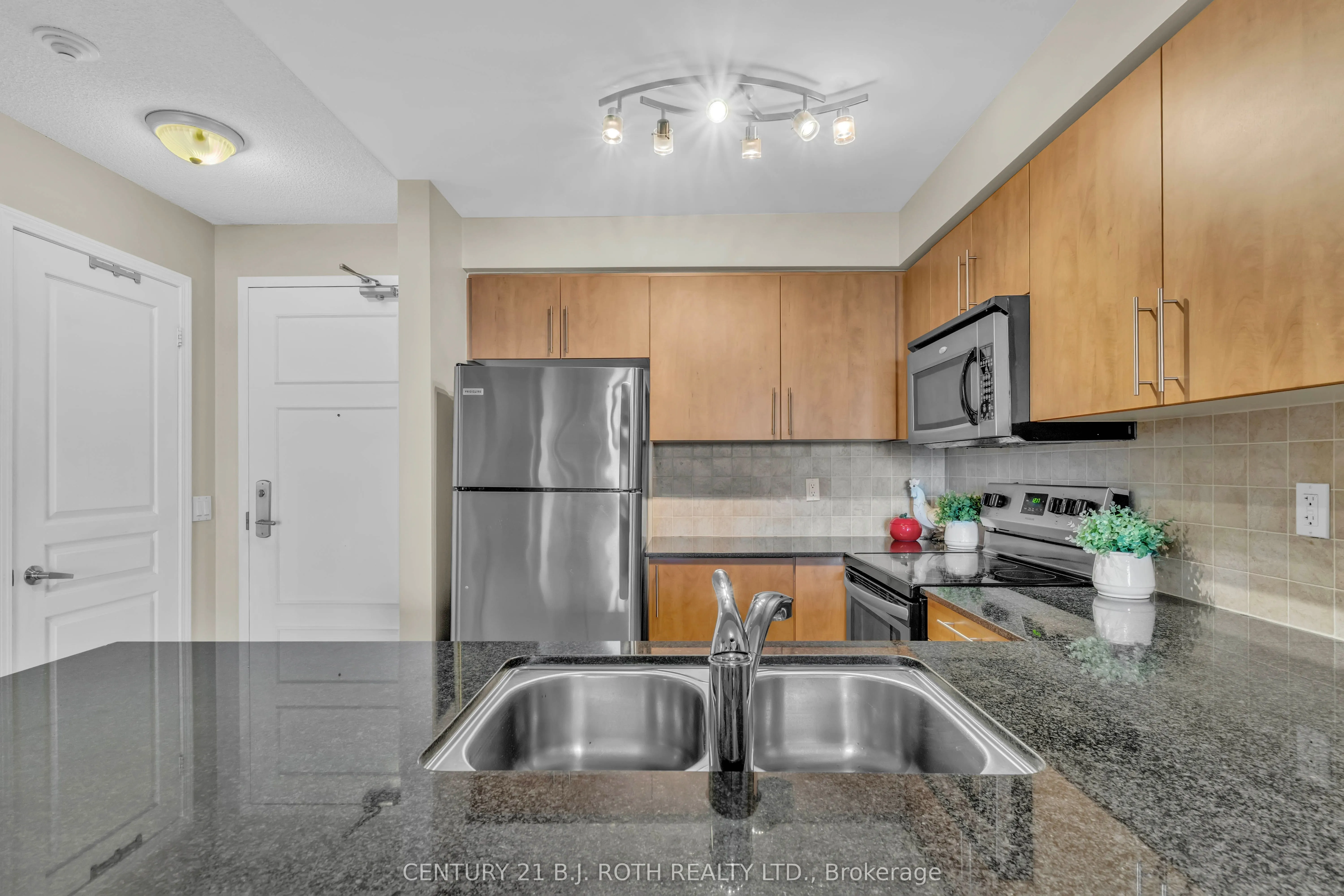 350 Red Maple Road, #1202