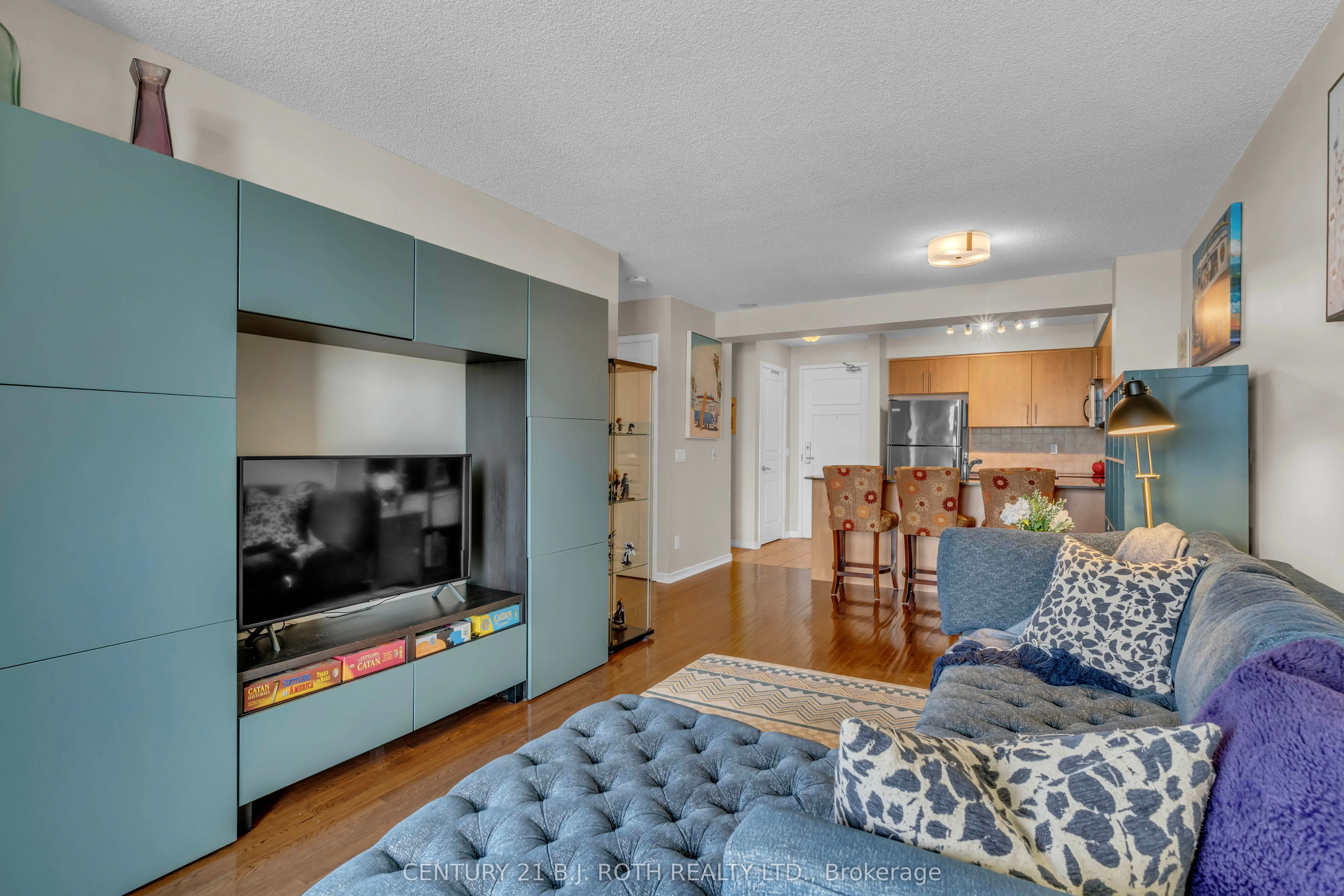 350 Red Maple Road, #1202