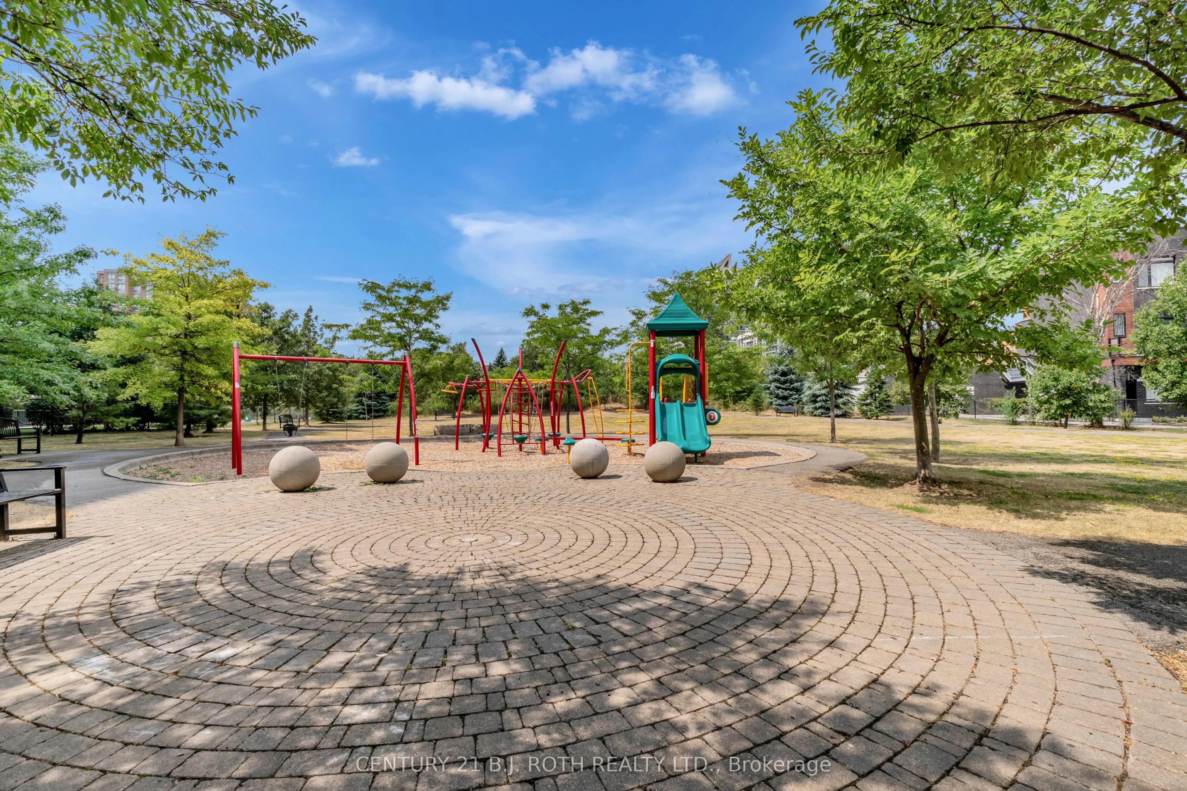 350 Red Maple Road, #1202
