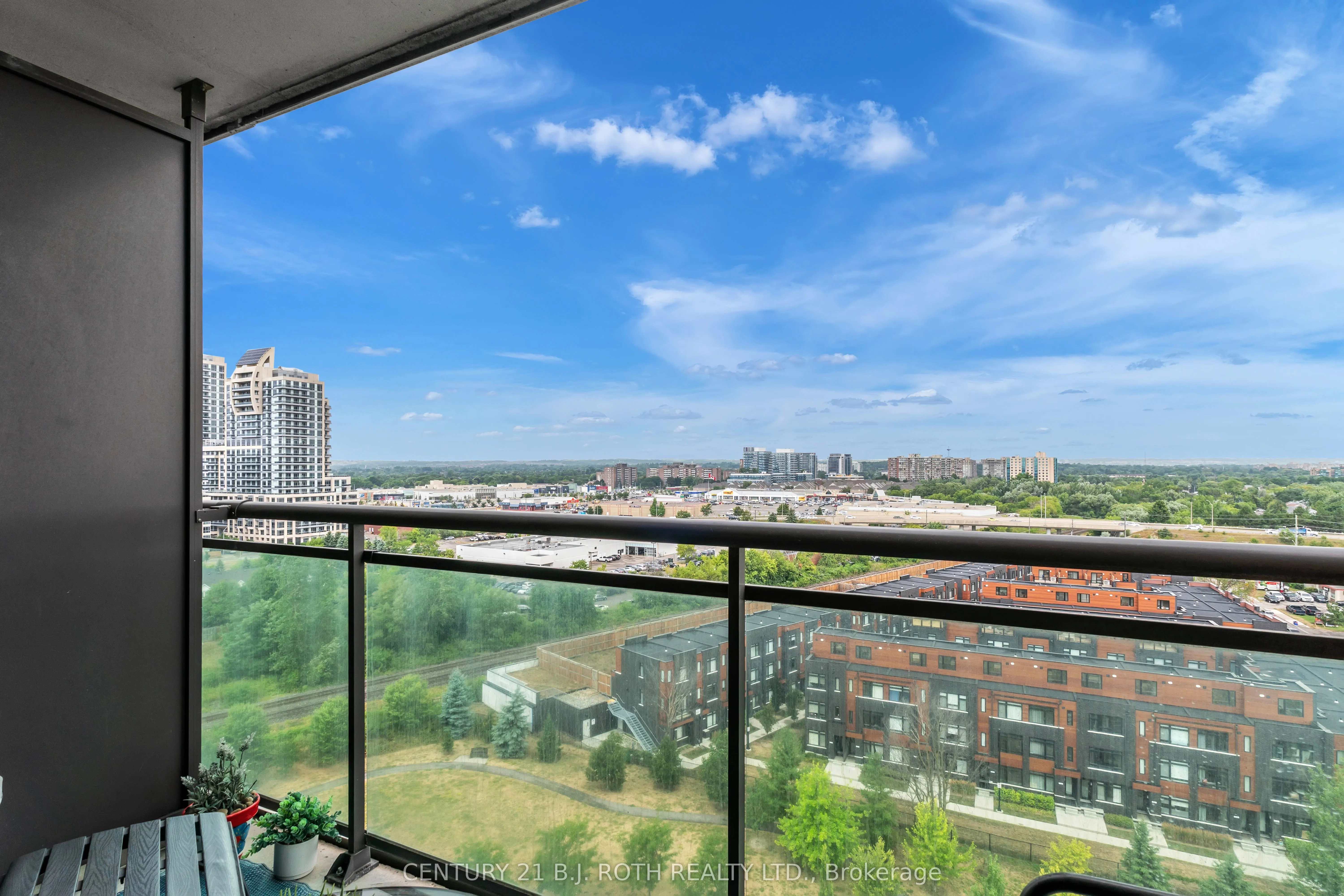 350 Red Maple Road, #1202