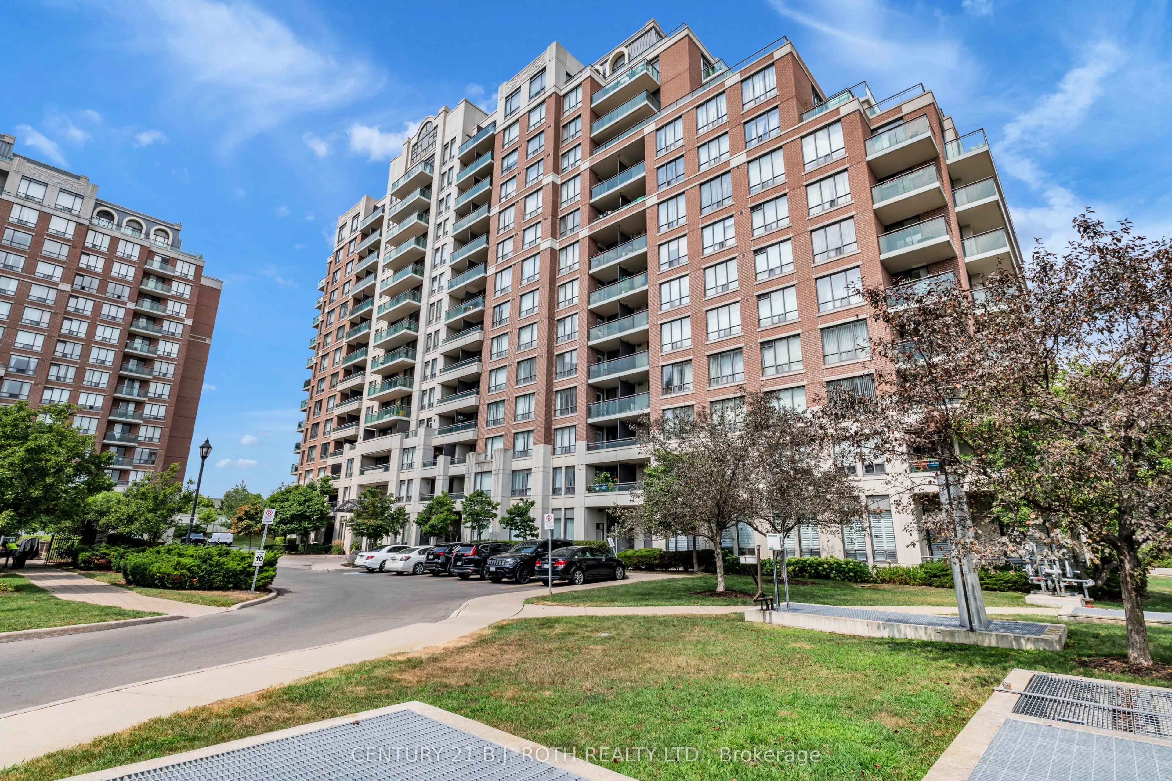 350 Red Maple Road, #1202