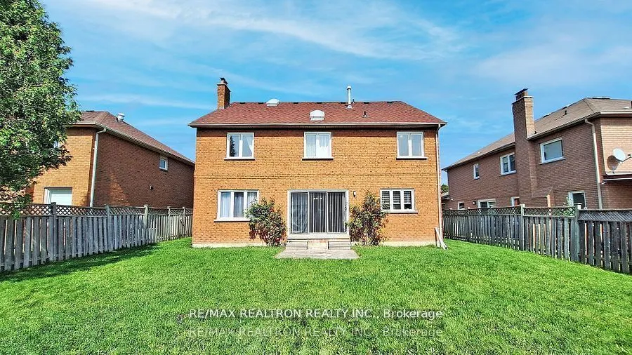 72 Spanhouse Crescent
