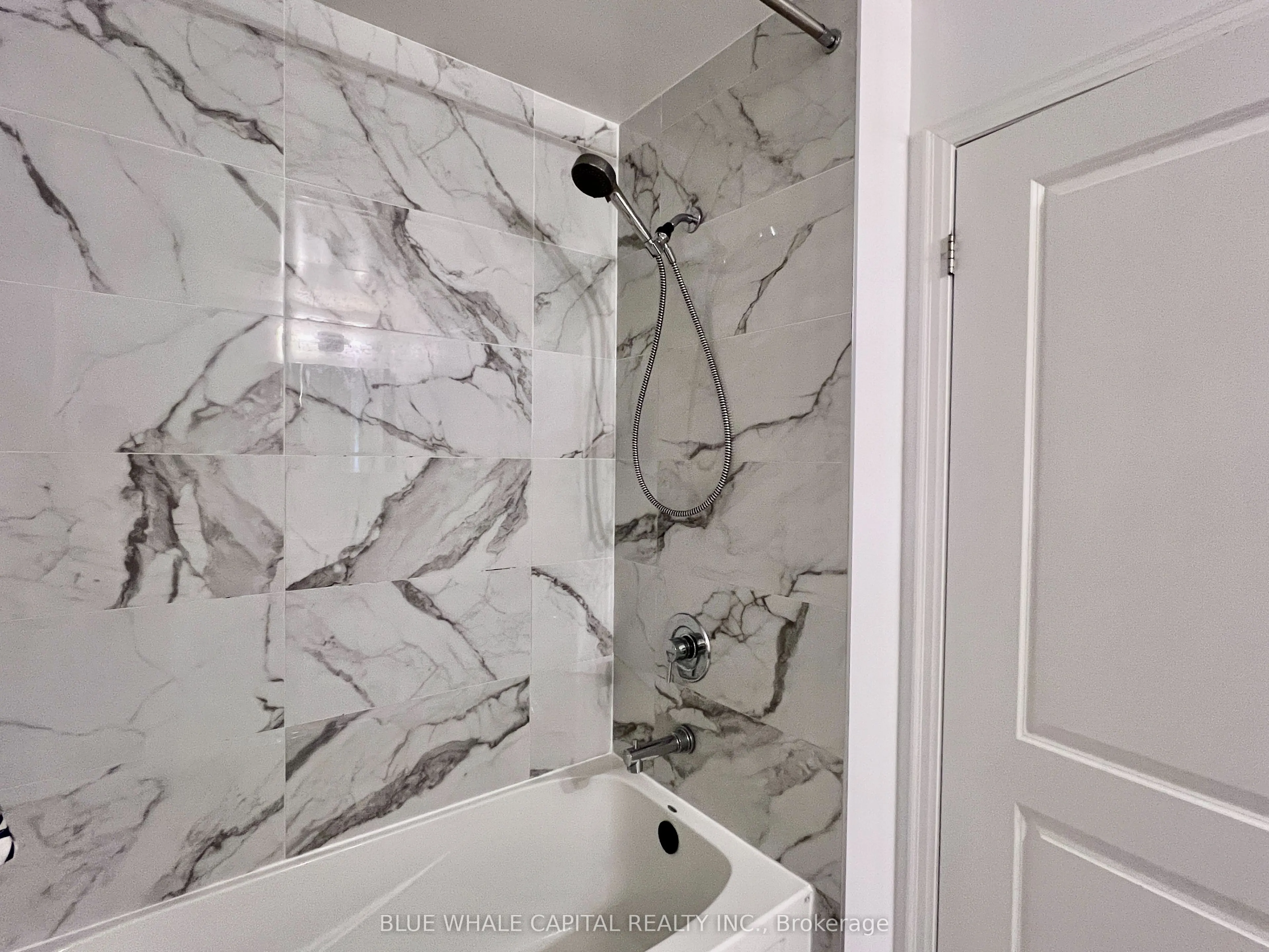 18 Rouge Valley Drive W, #311