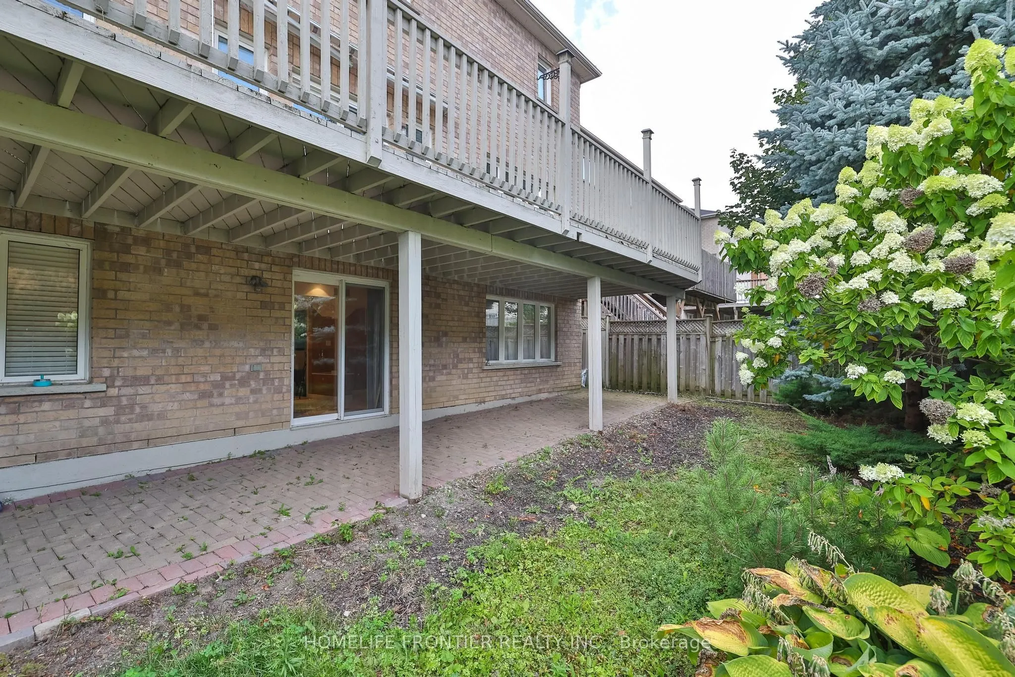110 Red River Crescent
