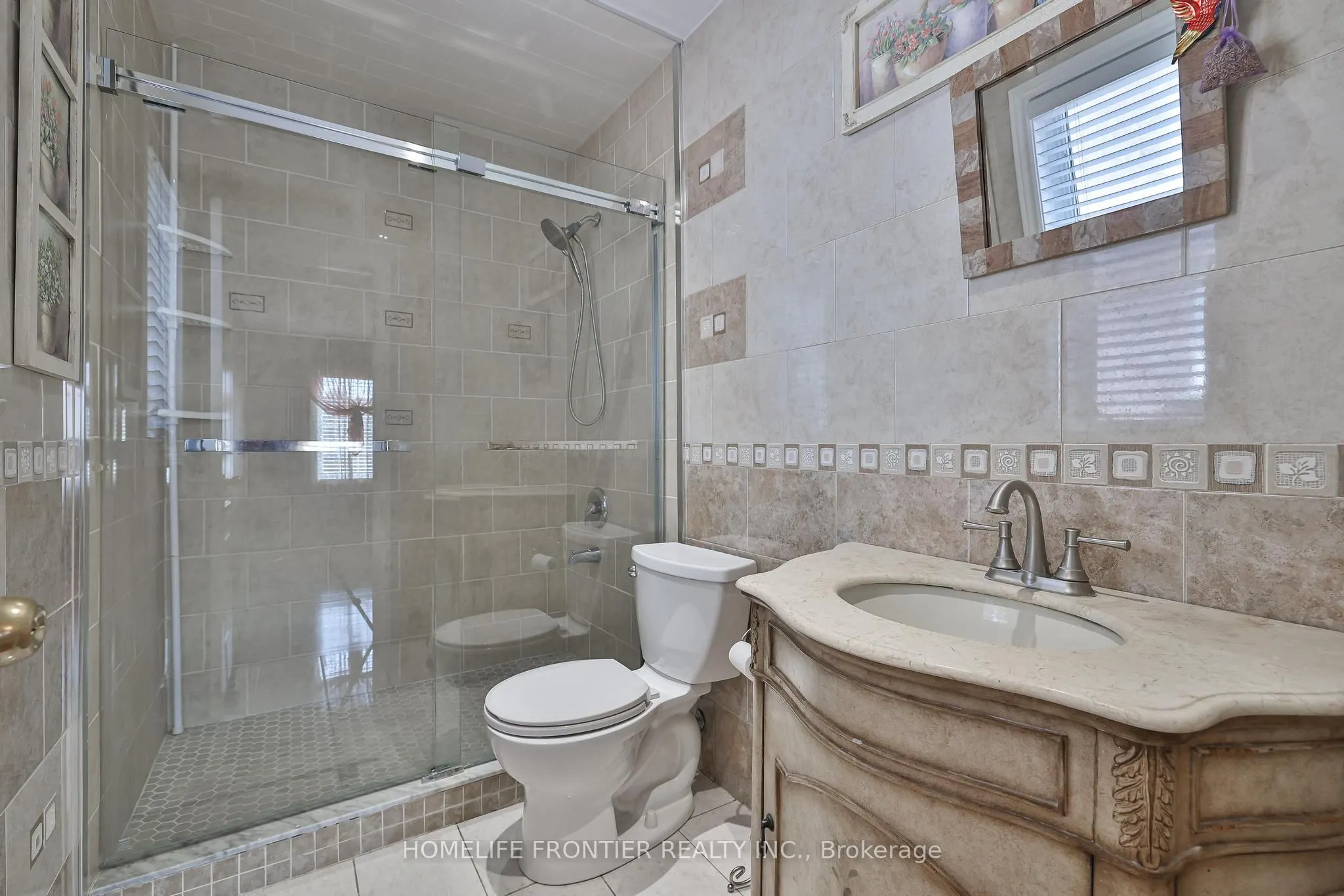 110 Red River Crescent