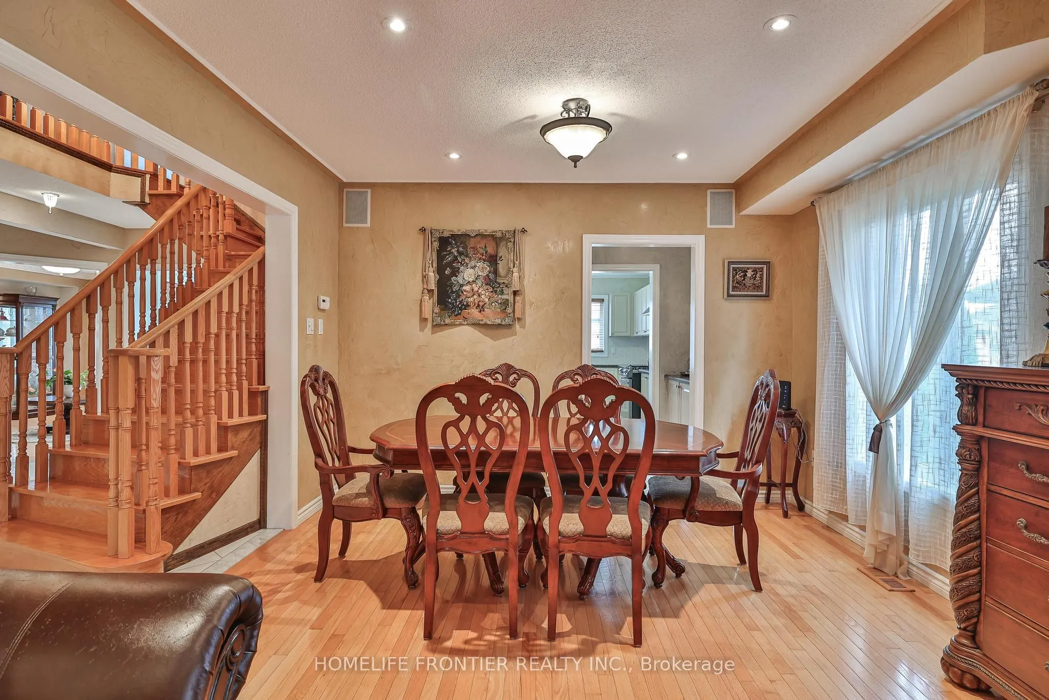 110 Red River Crescent