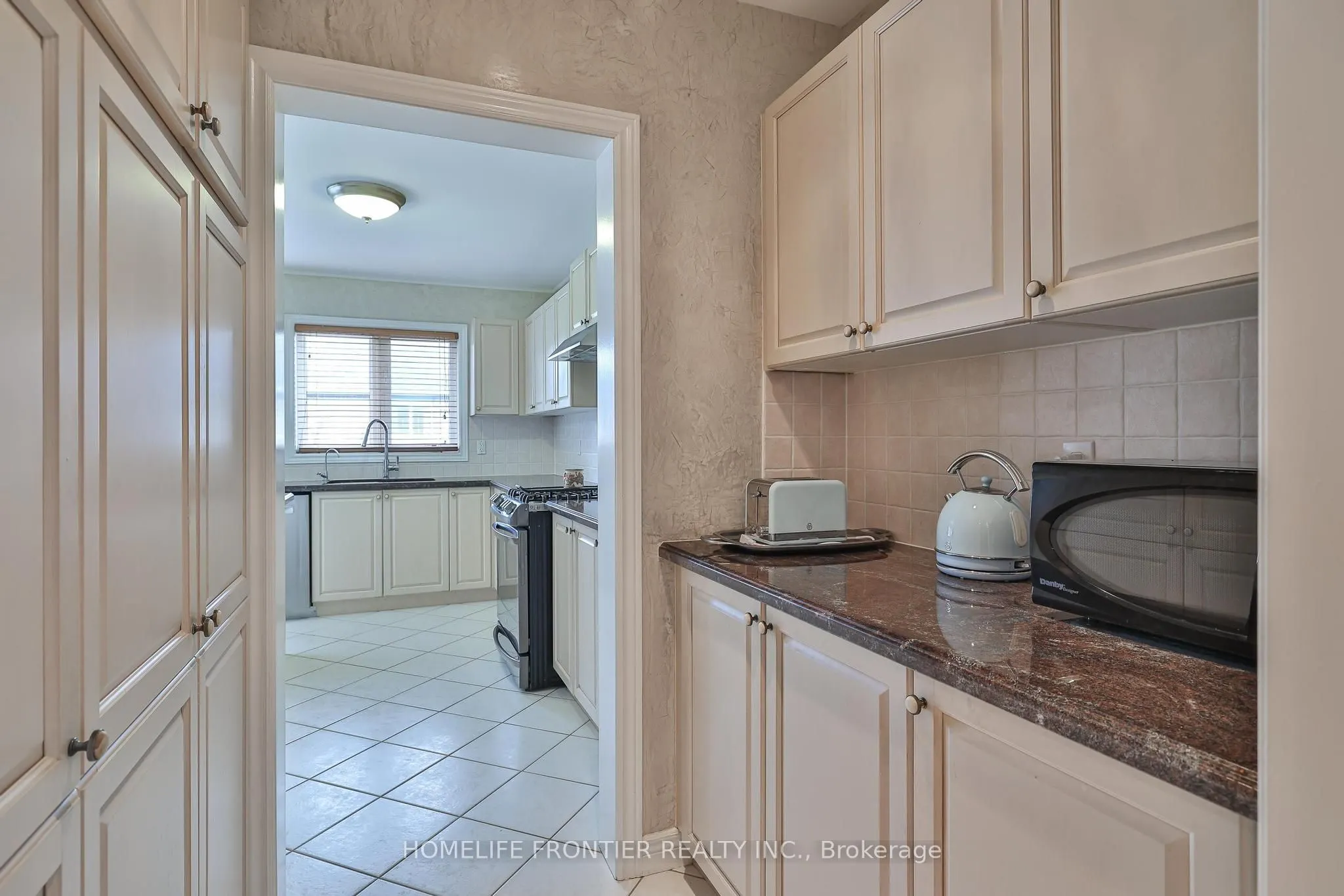 110 Red River Crescent