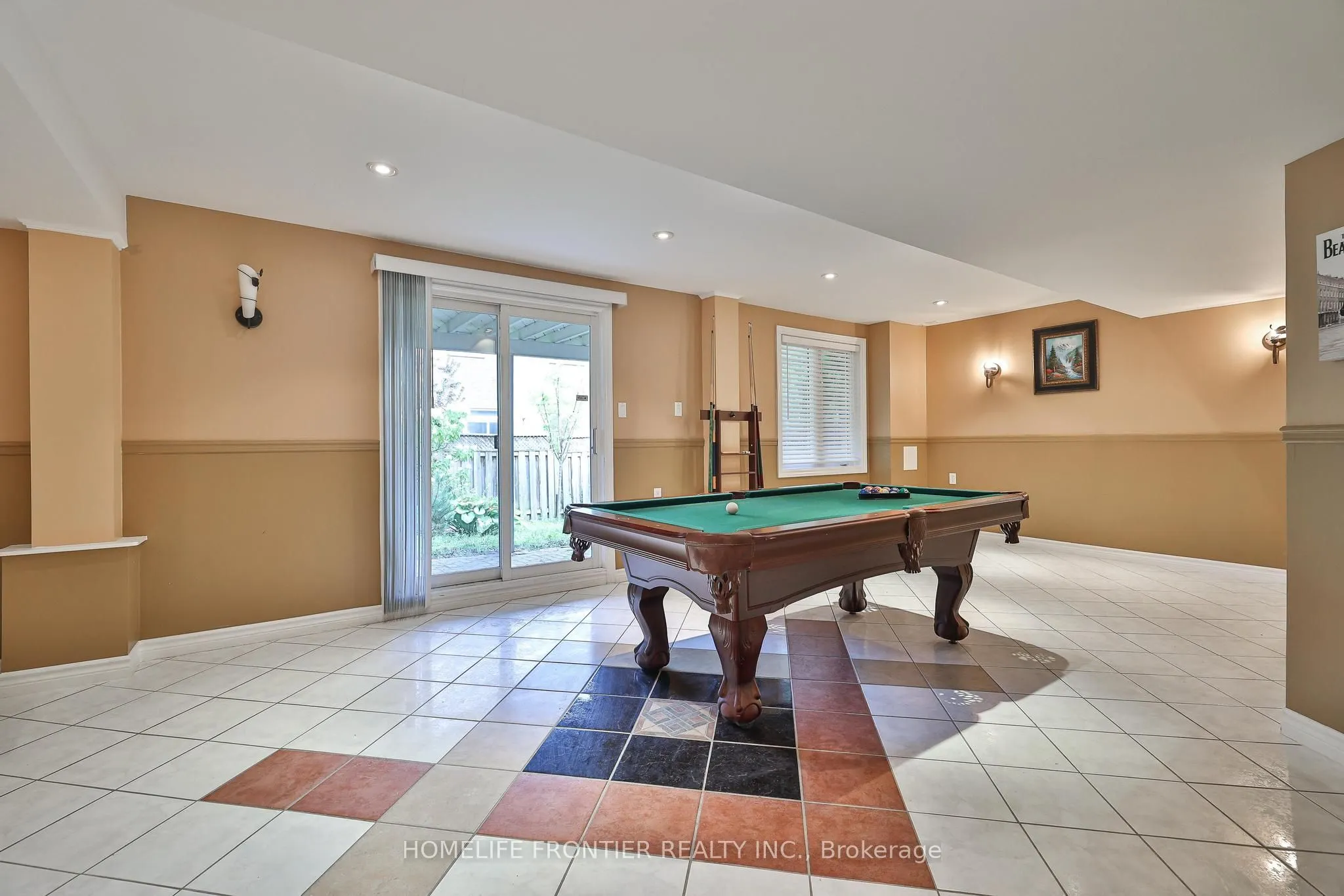 110 Red River Crescent