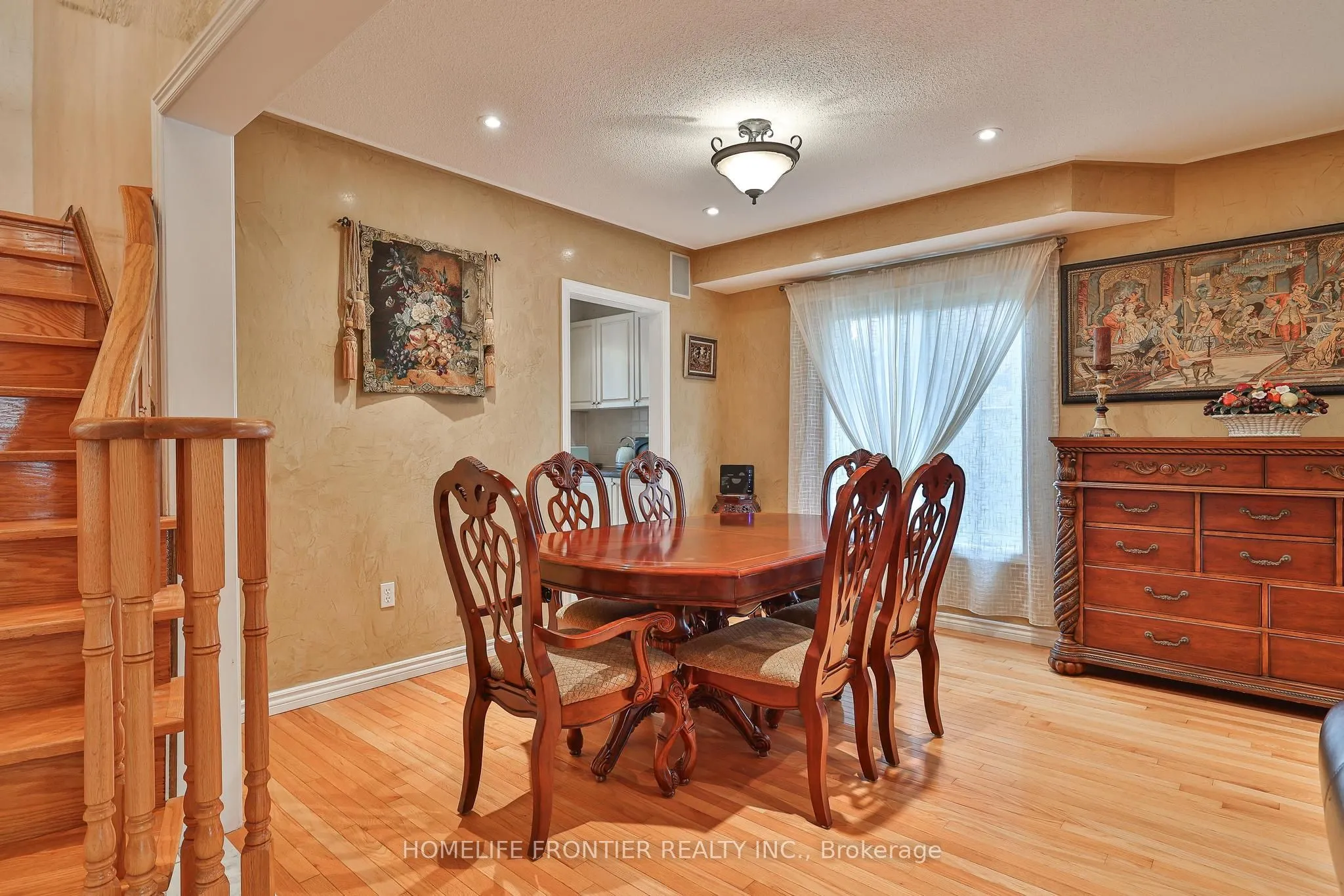 110 Red River Crescent
