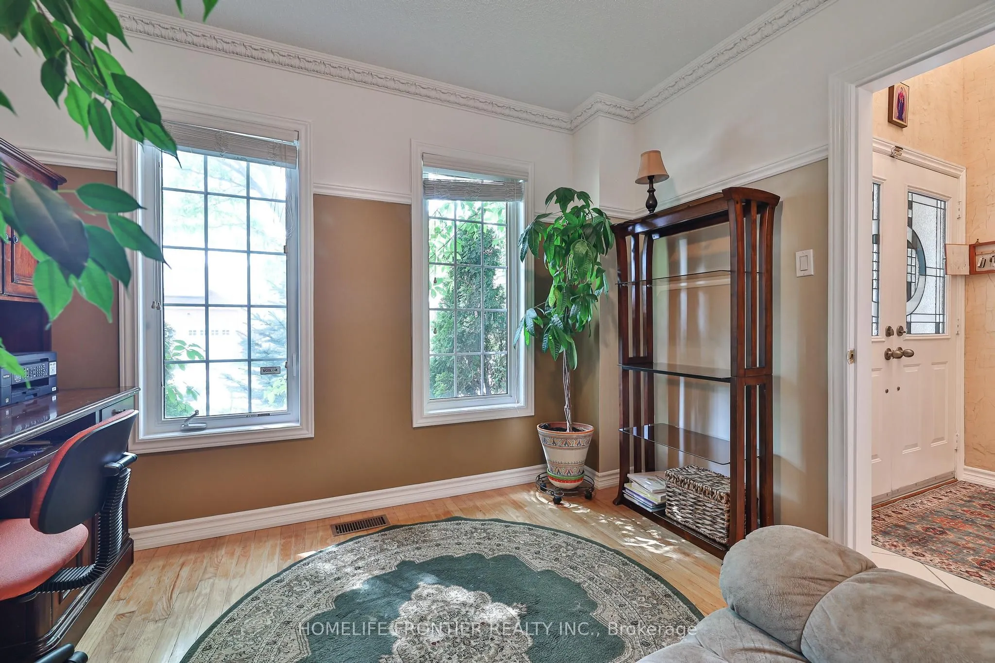 110 Red River Crescent