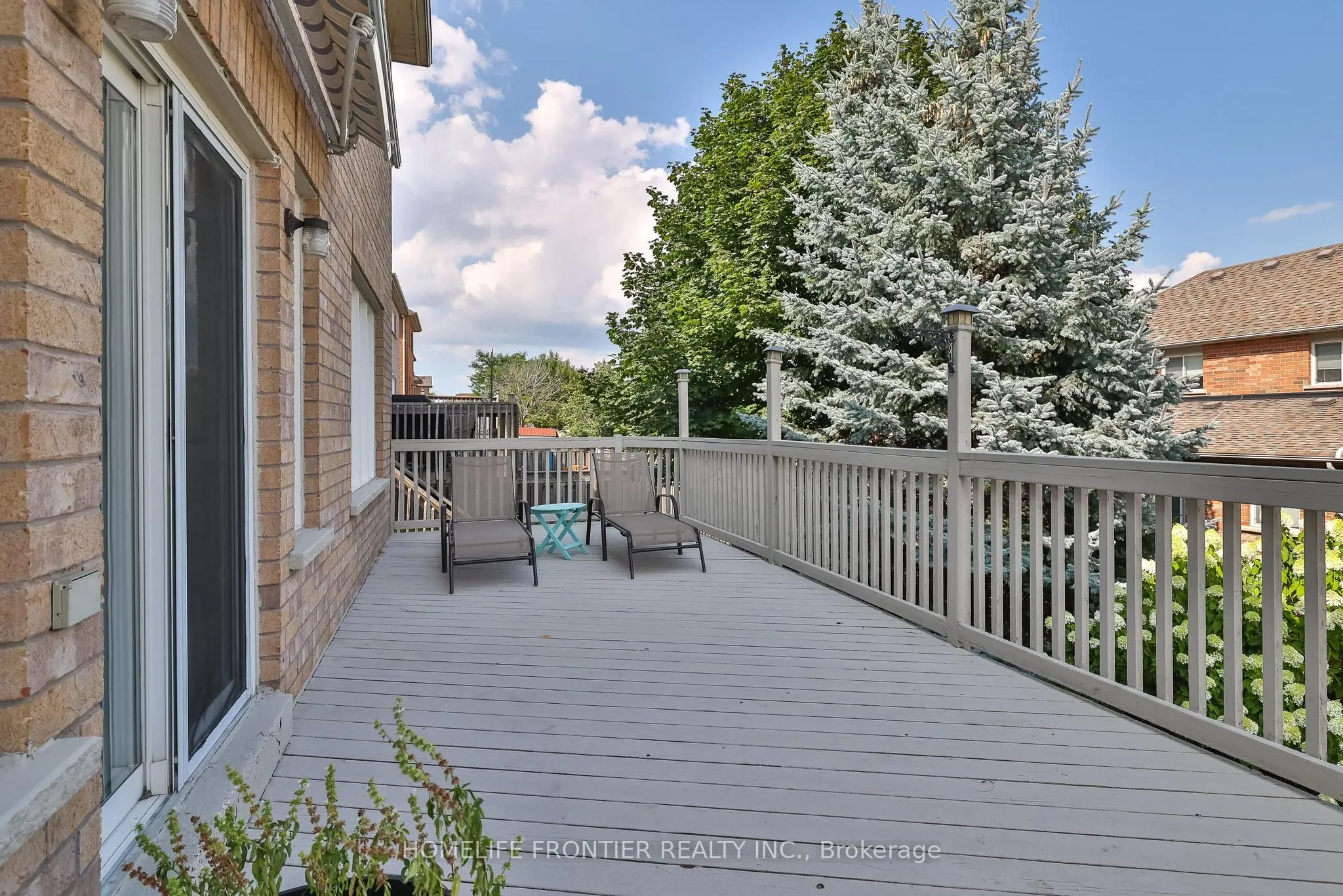 110 Red River Crescent