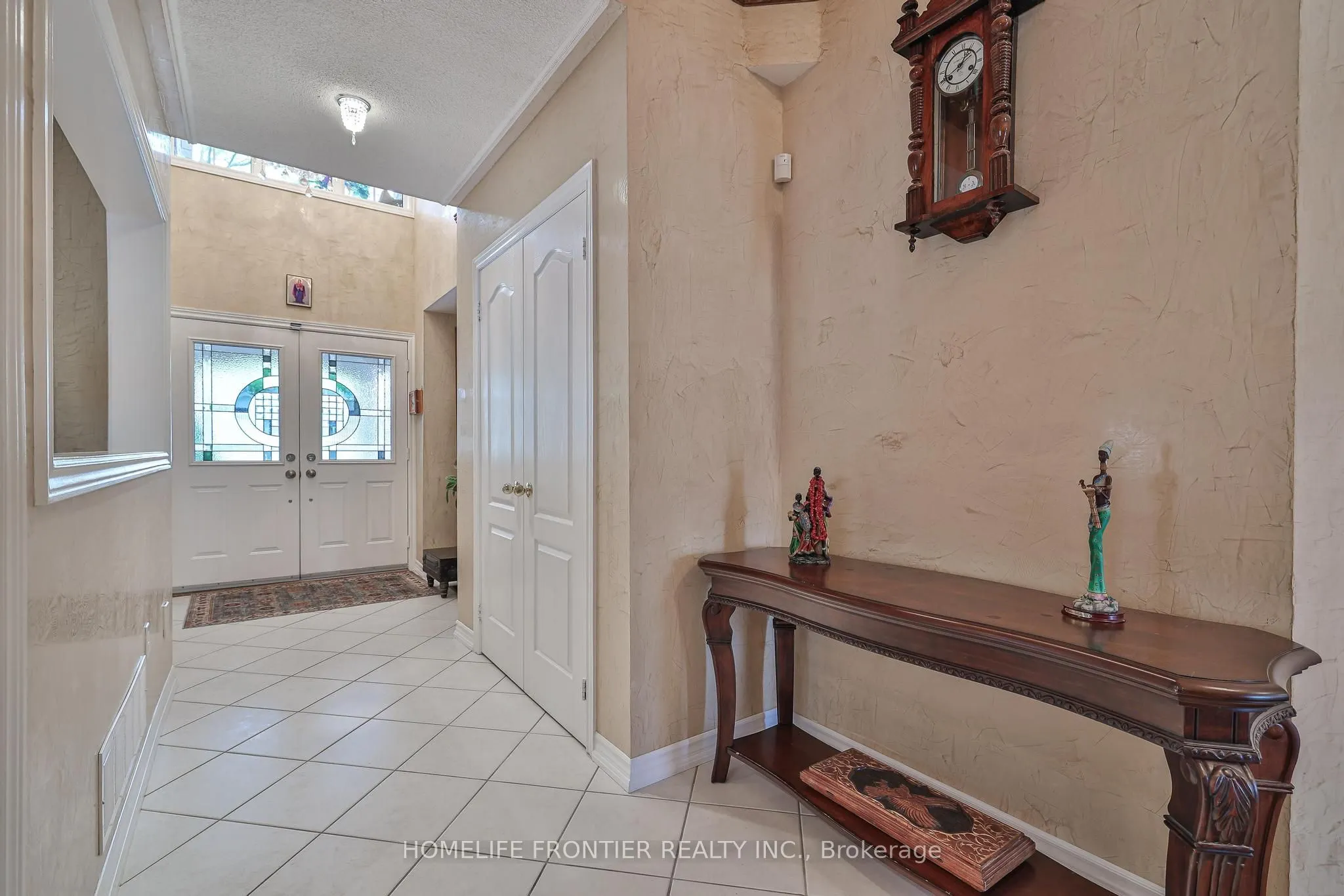 110 Red River Crescent