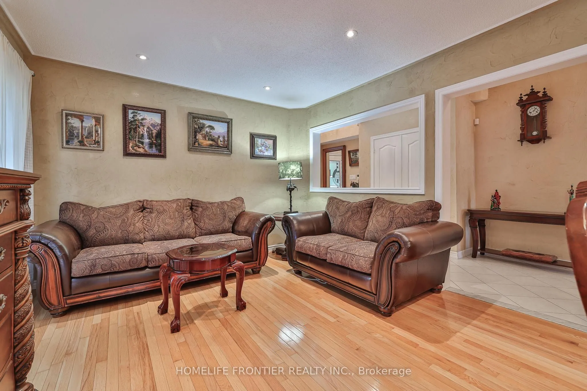 110 Red River Crescent