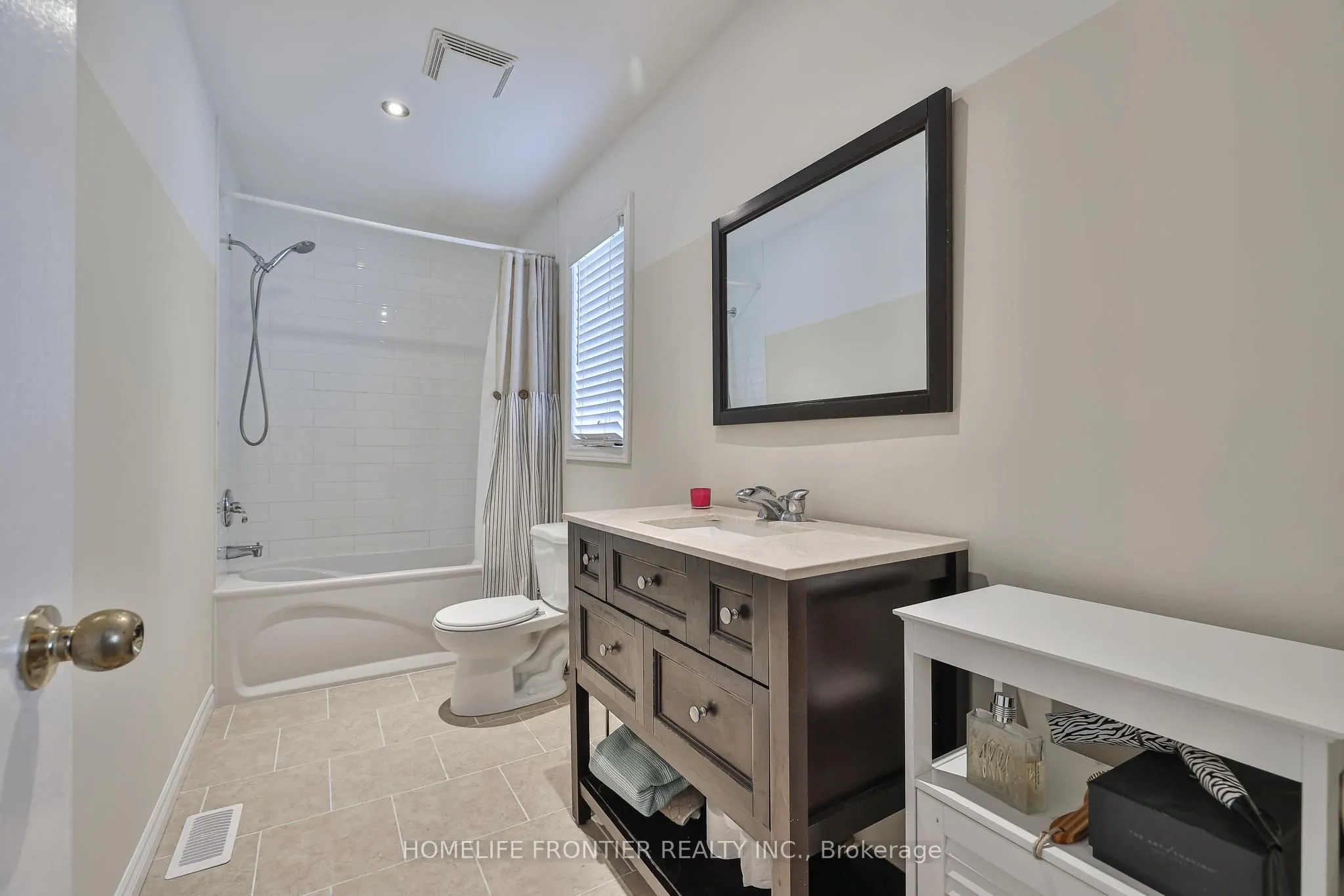 110 Red River Crescent