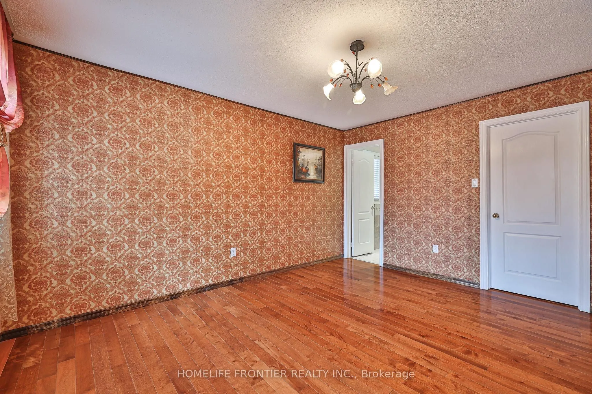 110 Red River Crescent