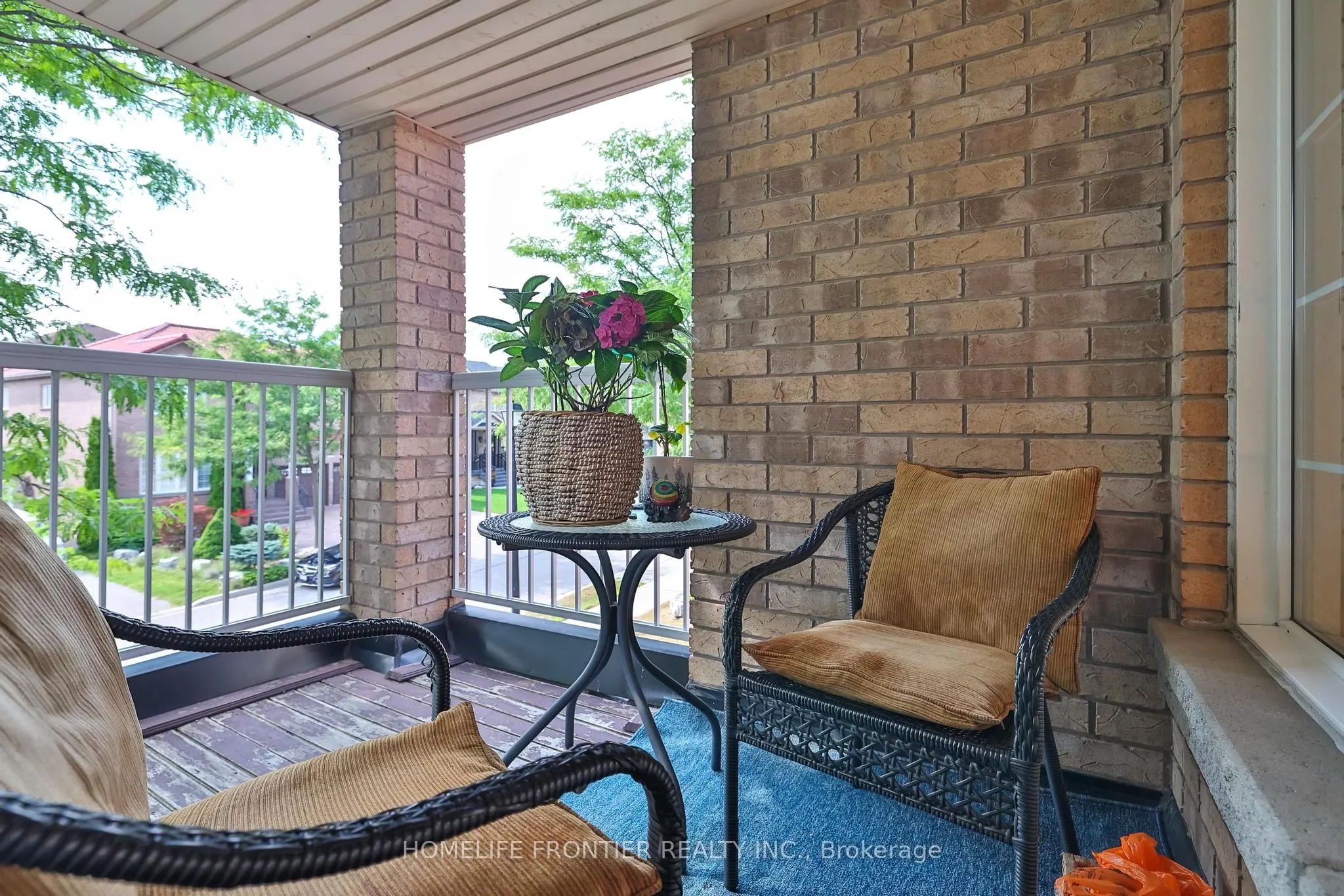 110 Red River Crescent