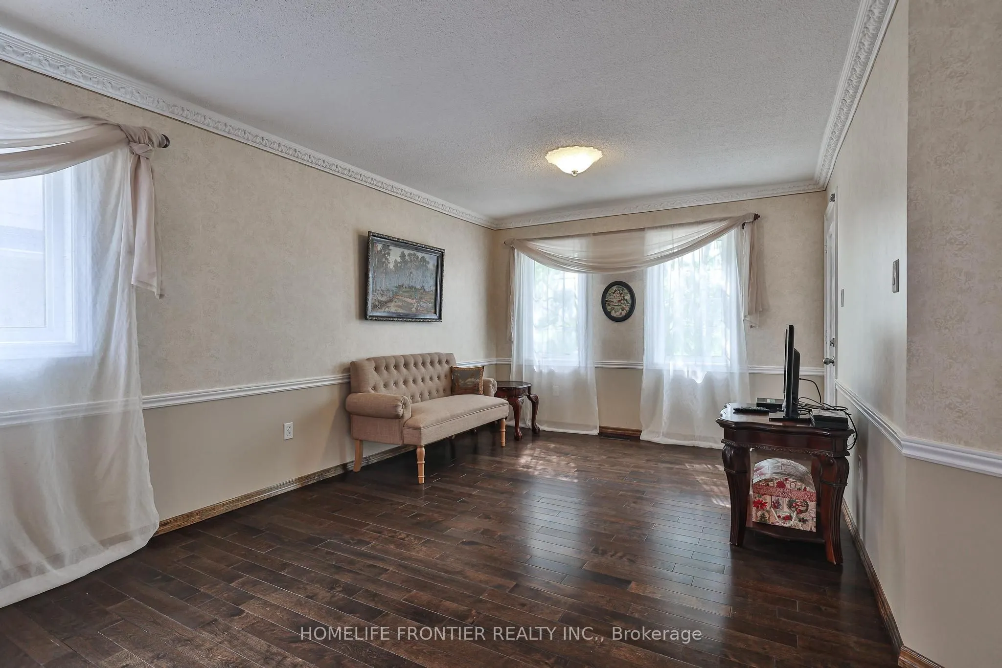 110 Red River Crescent