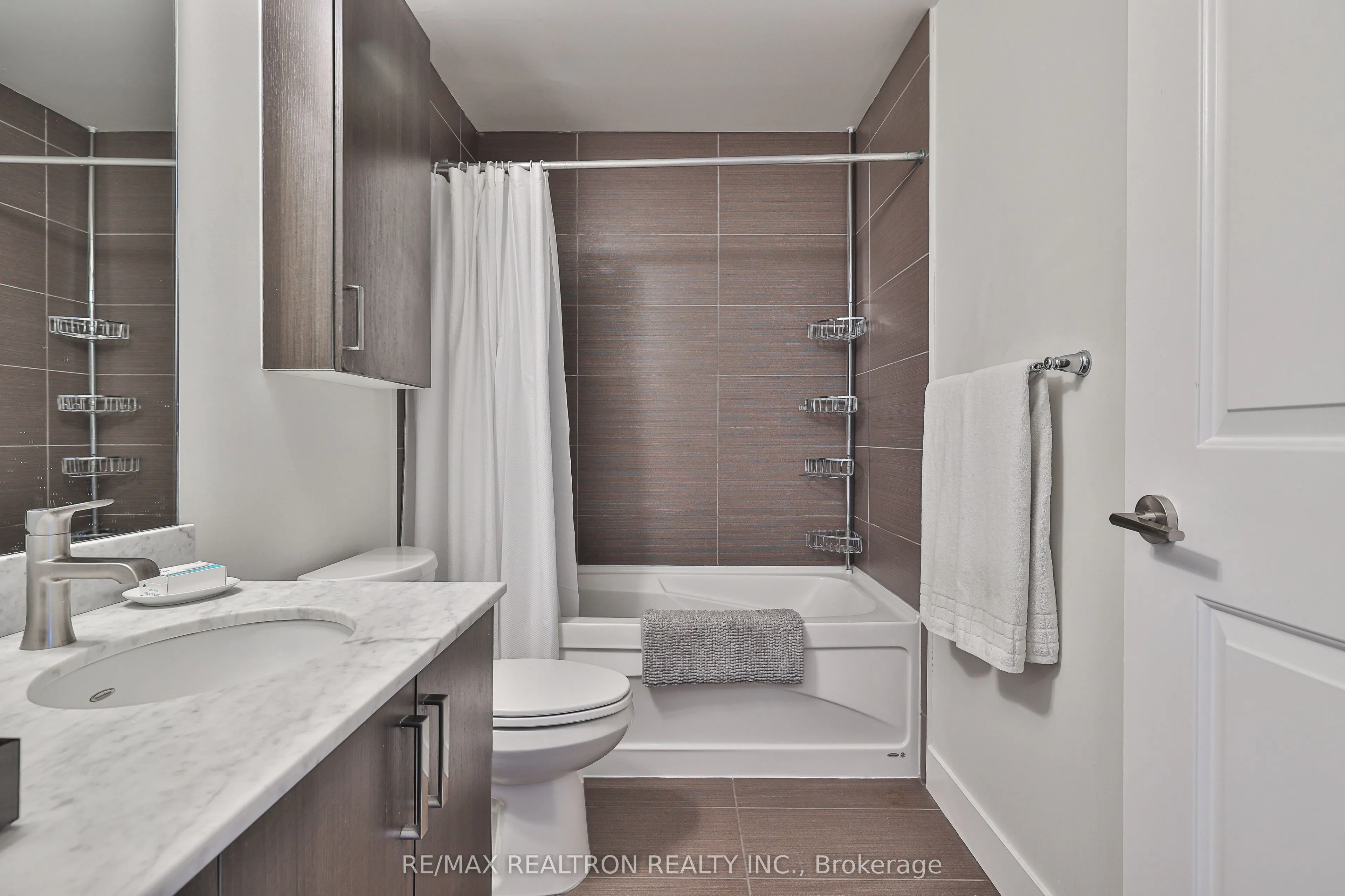 7608 Yonge Street, #613
