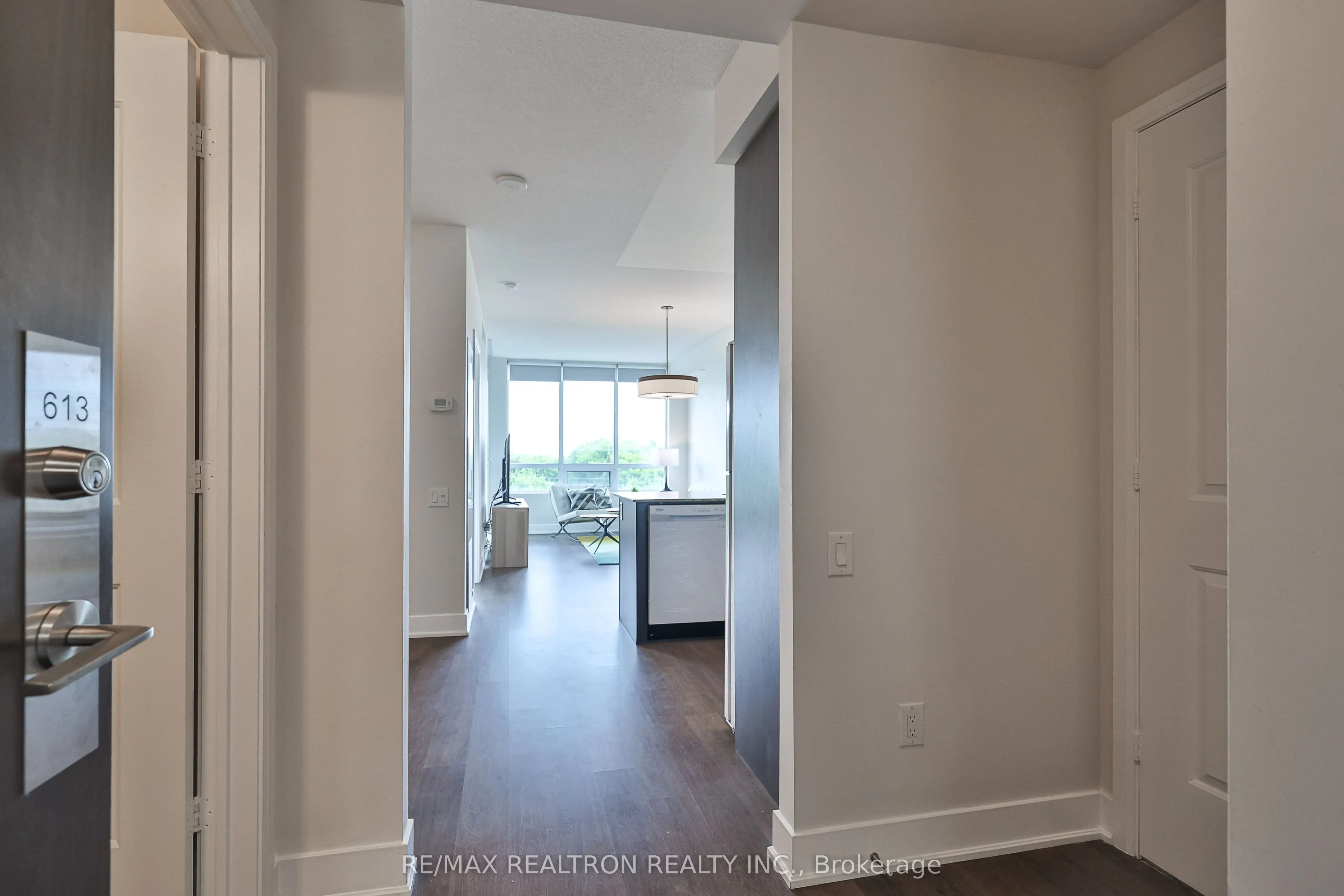 7608 Yonge Street, #613