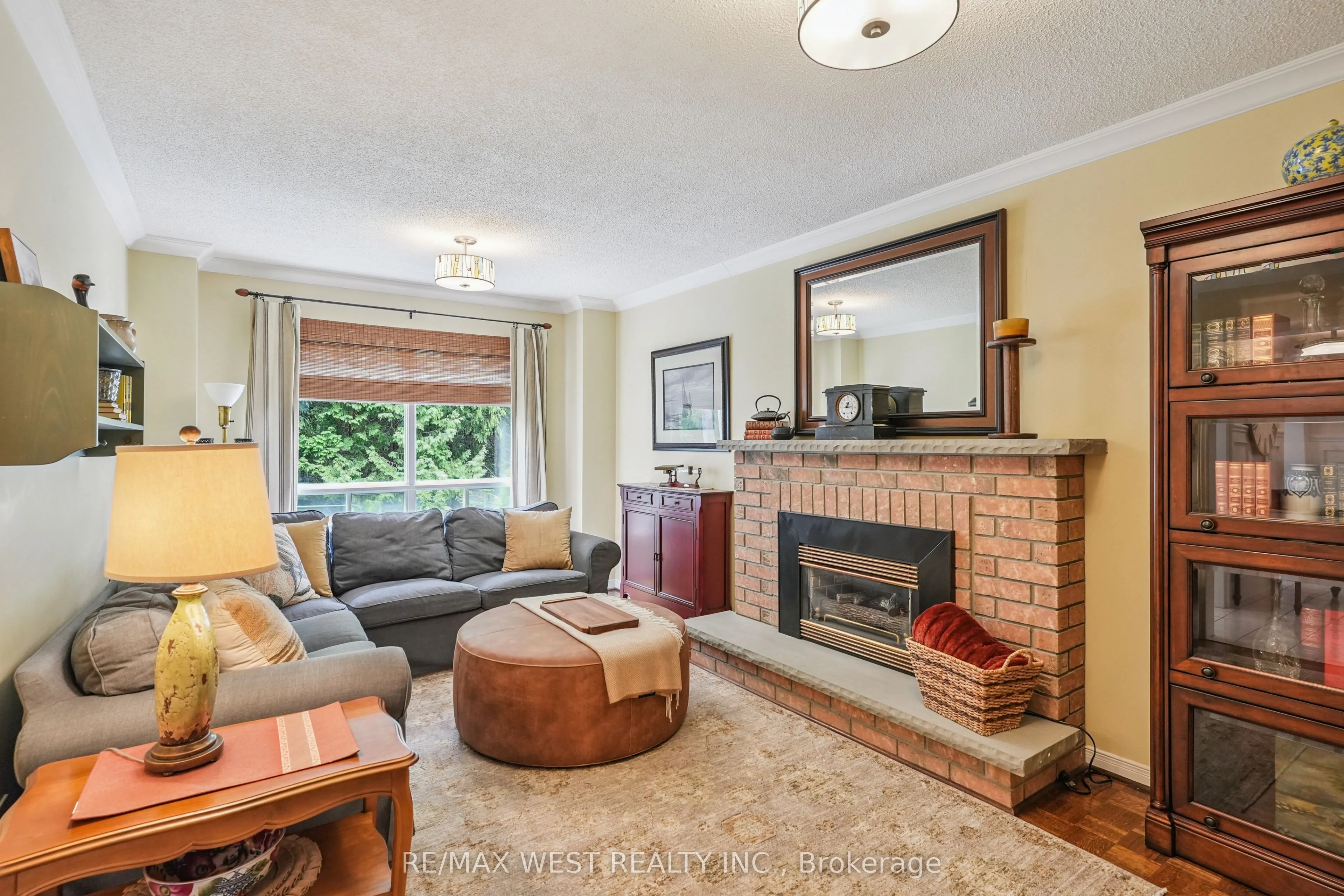 43 Summitcrest Drive