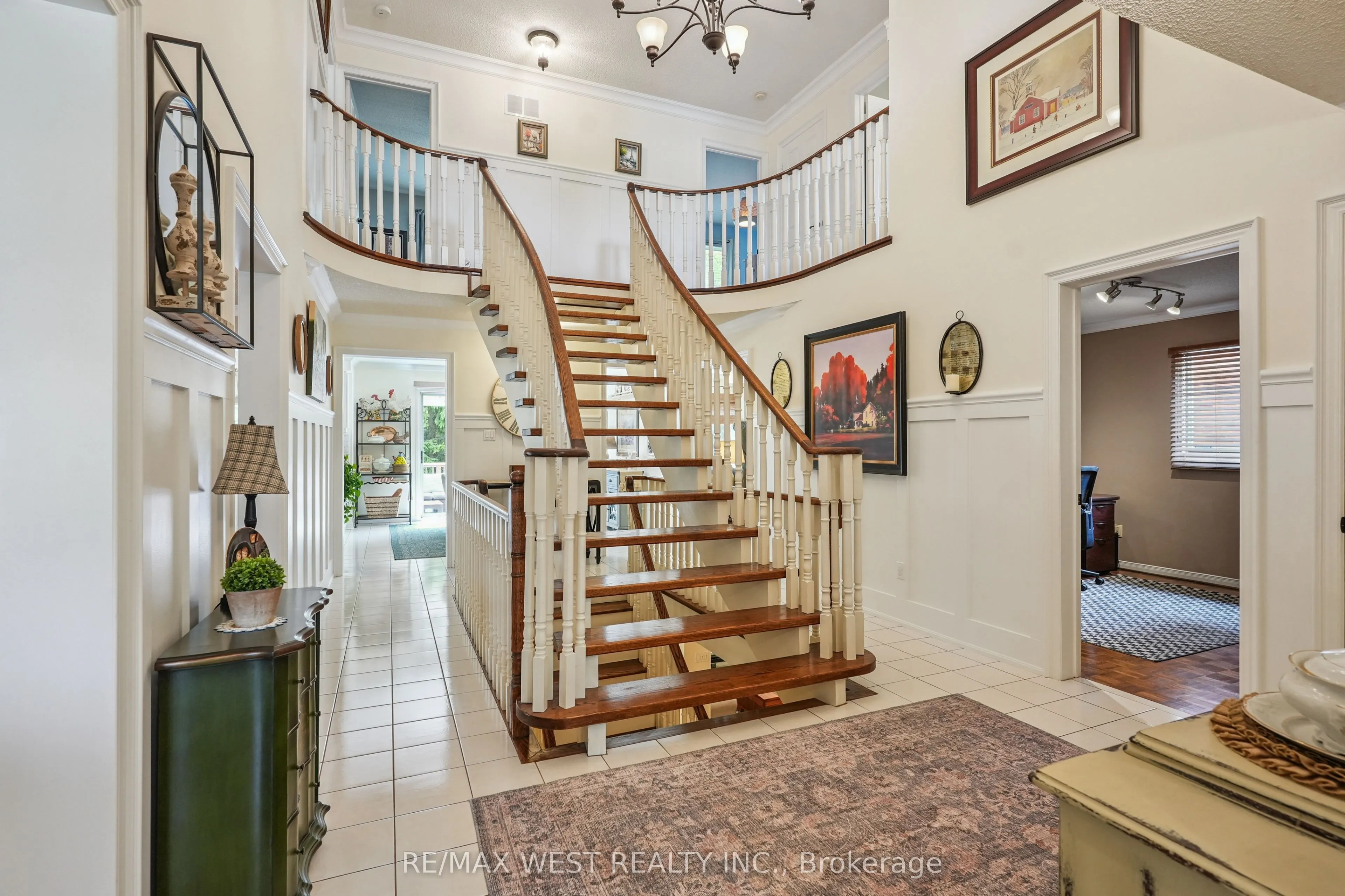 43 Summitcrest Drive