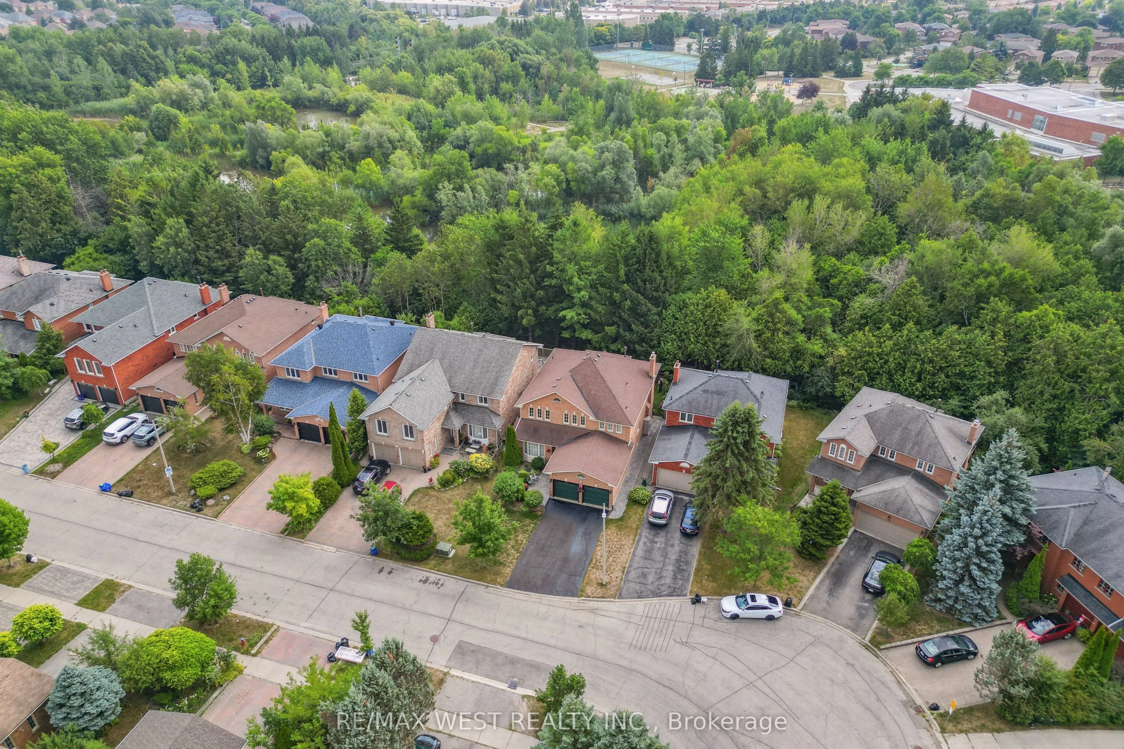 43 Summitcrest Drive