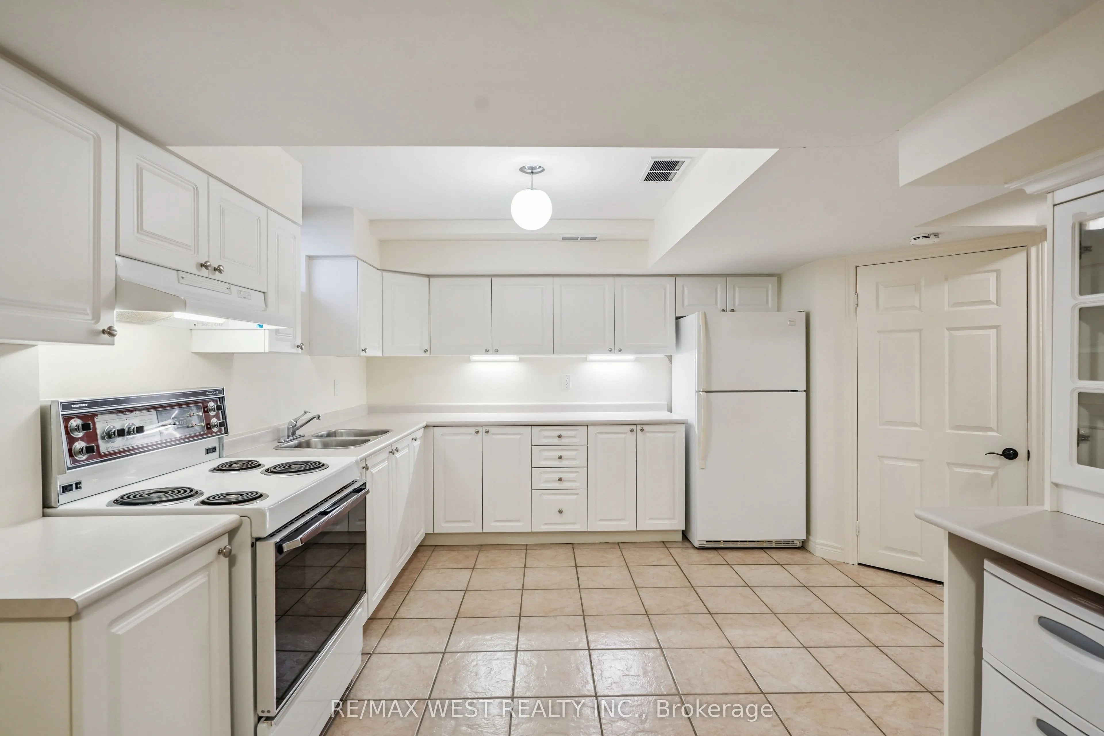 43 Summitcrest Drive