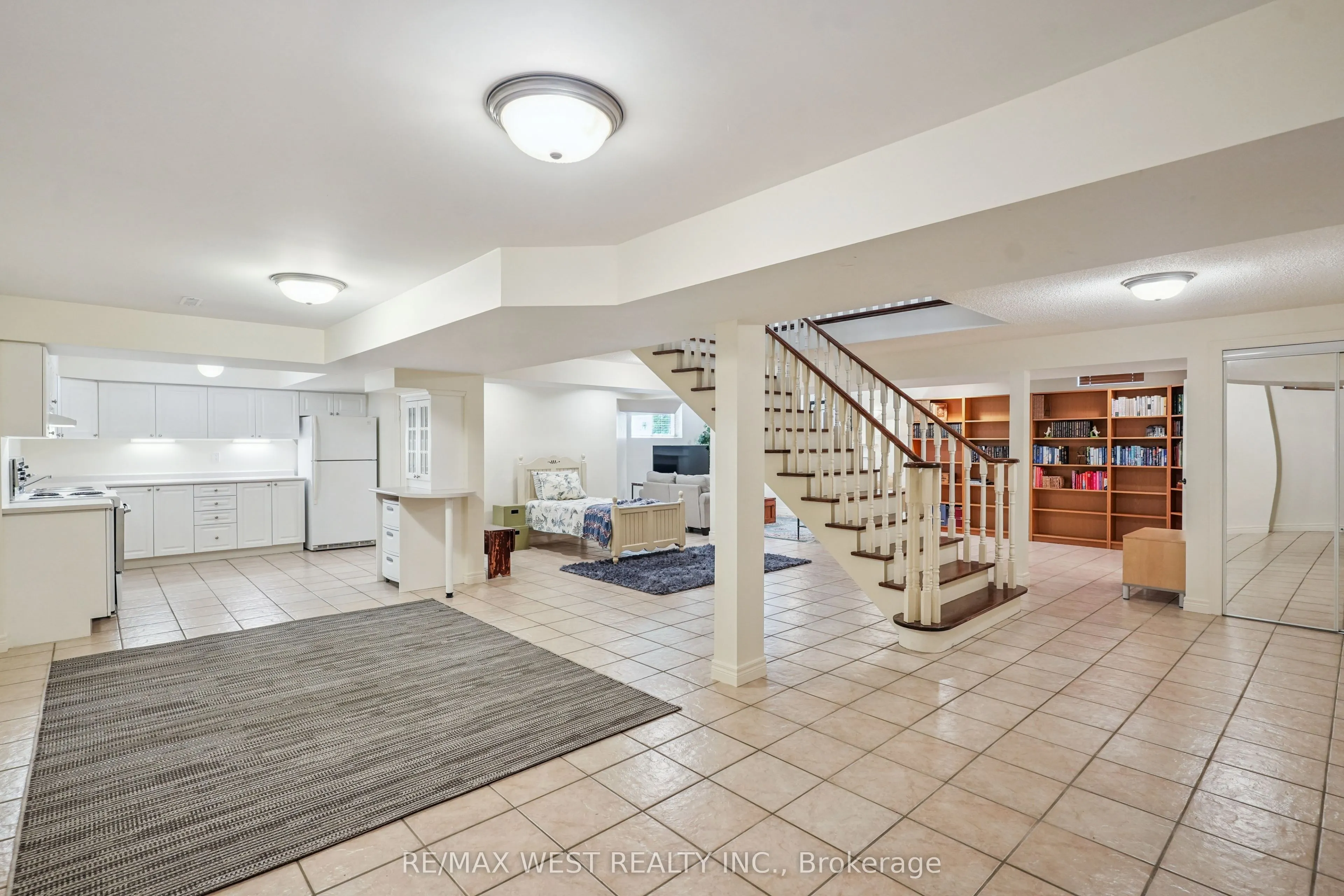 43 Summitcrest Drive