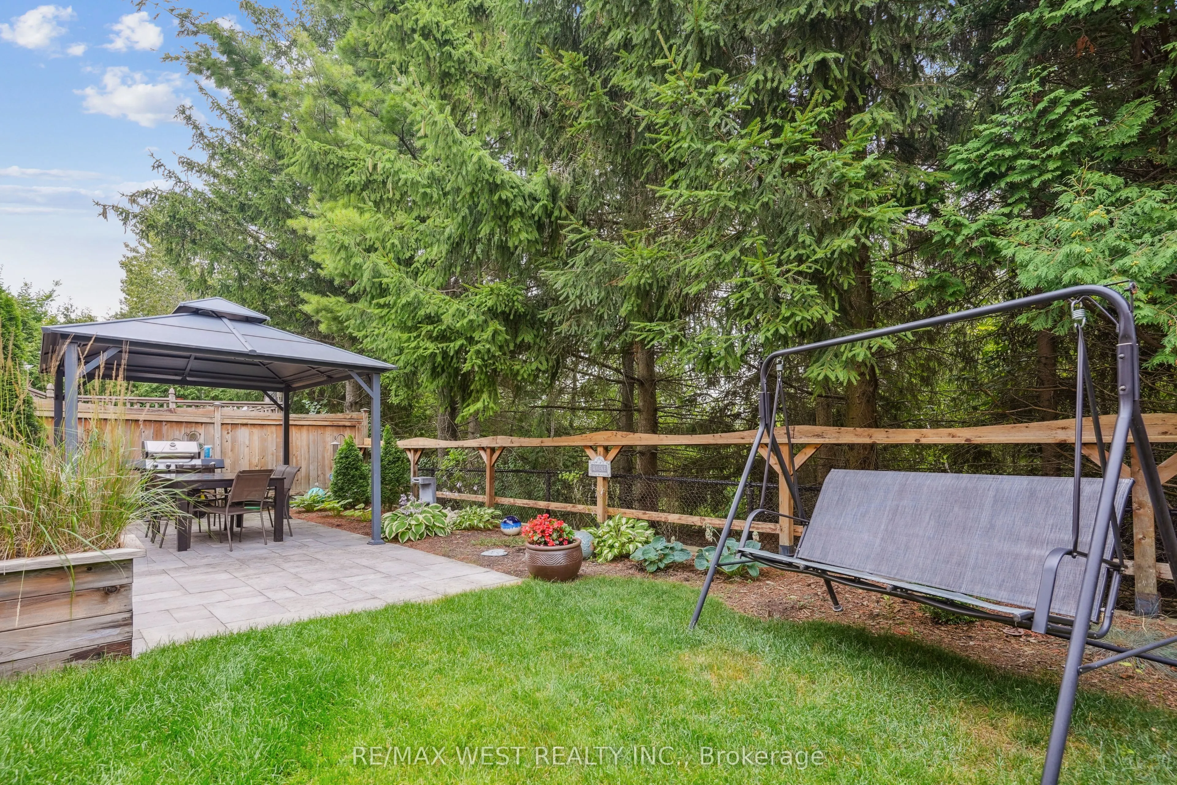 43 Summitcrest Drive