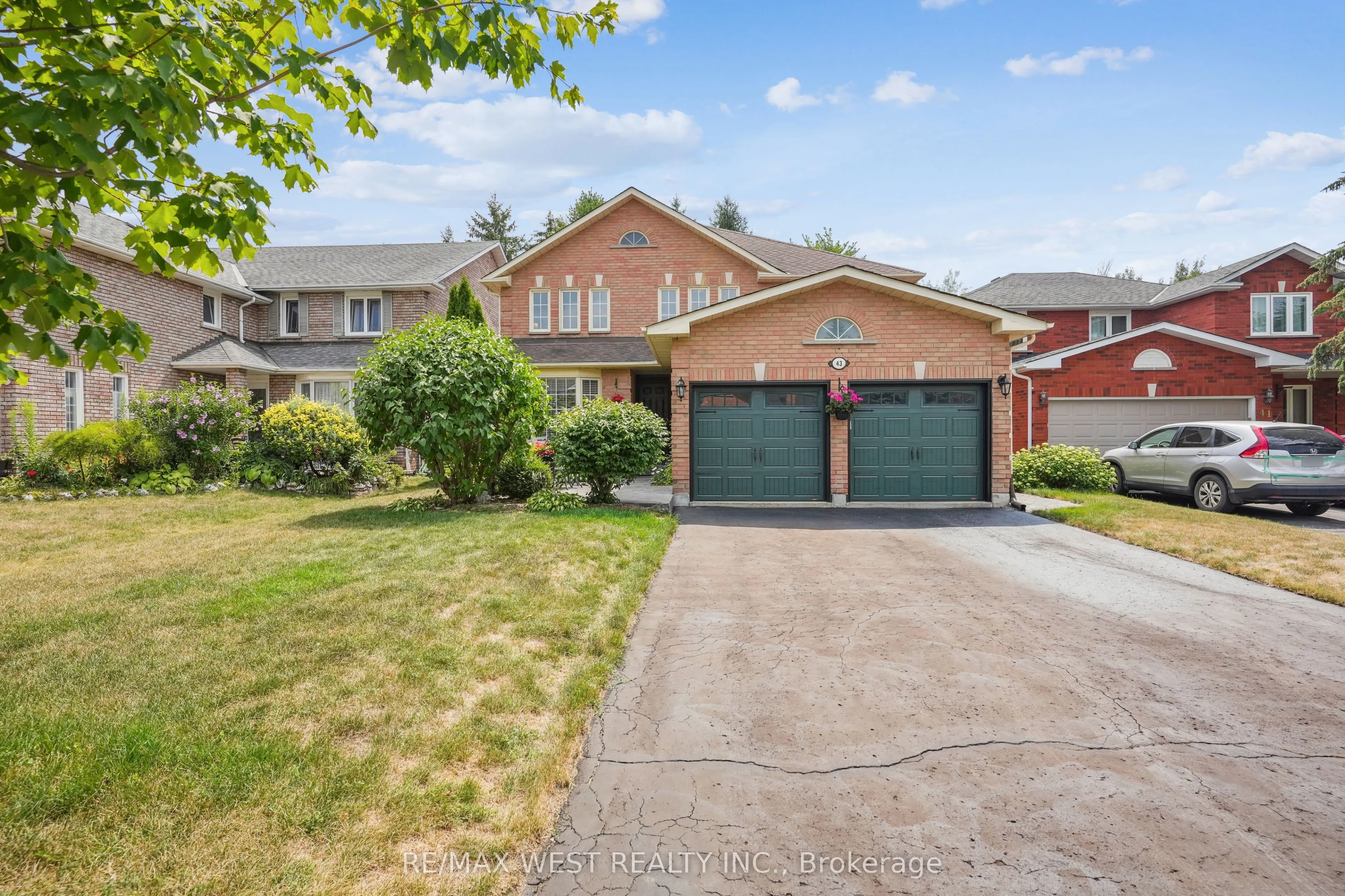 43 Summitcrest Drive
