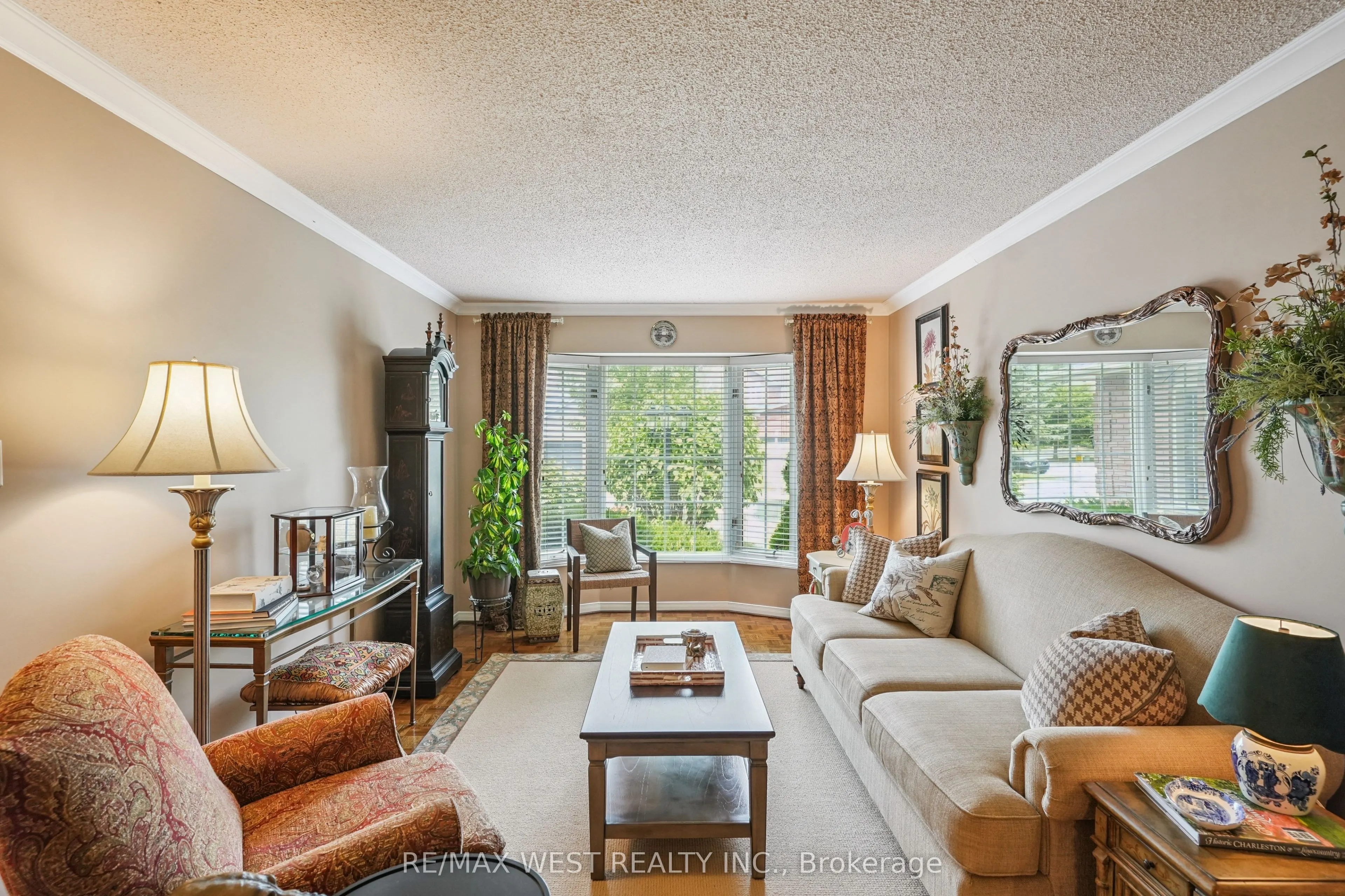 43 Summitcrest Drive