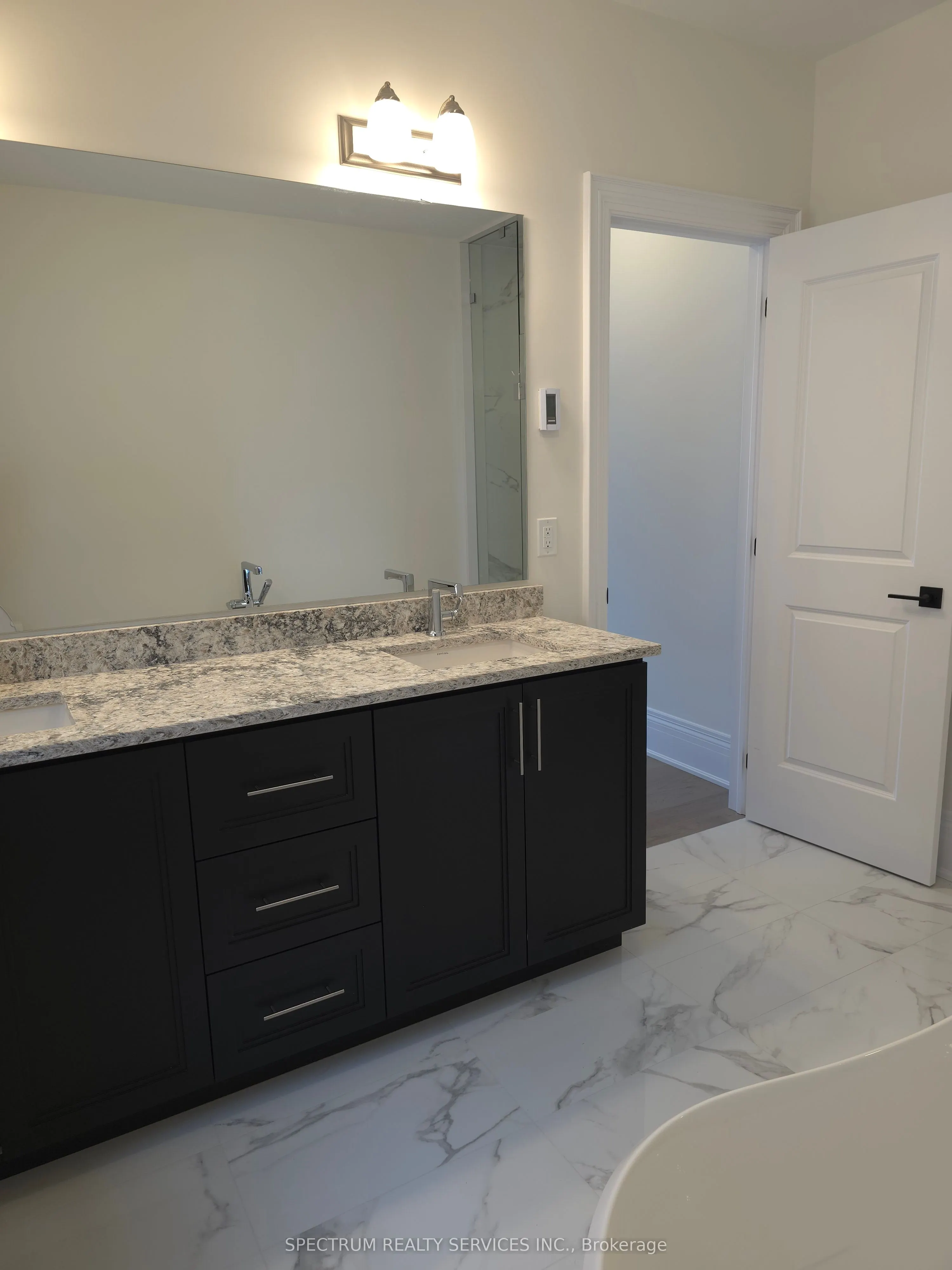 10 Adario Crescent