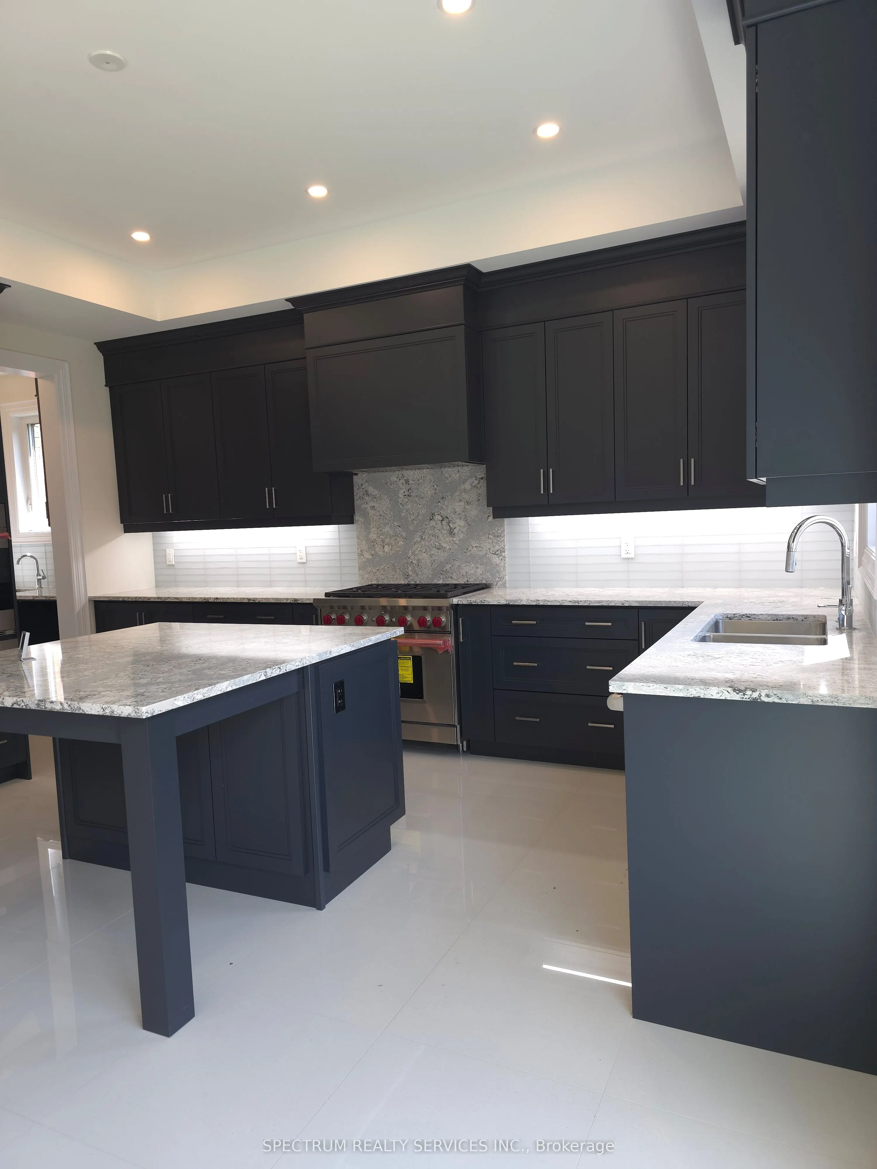 10 Adario Crescent