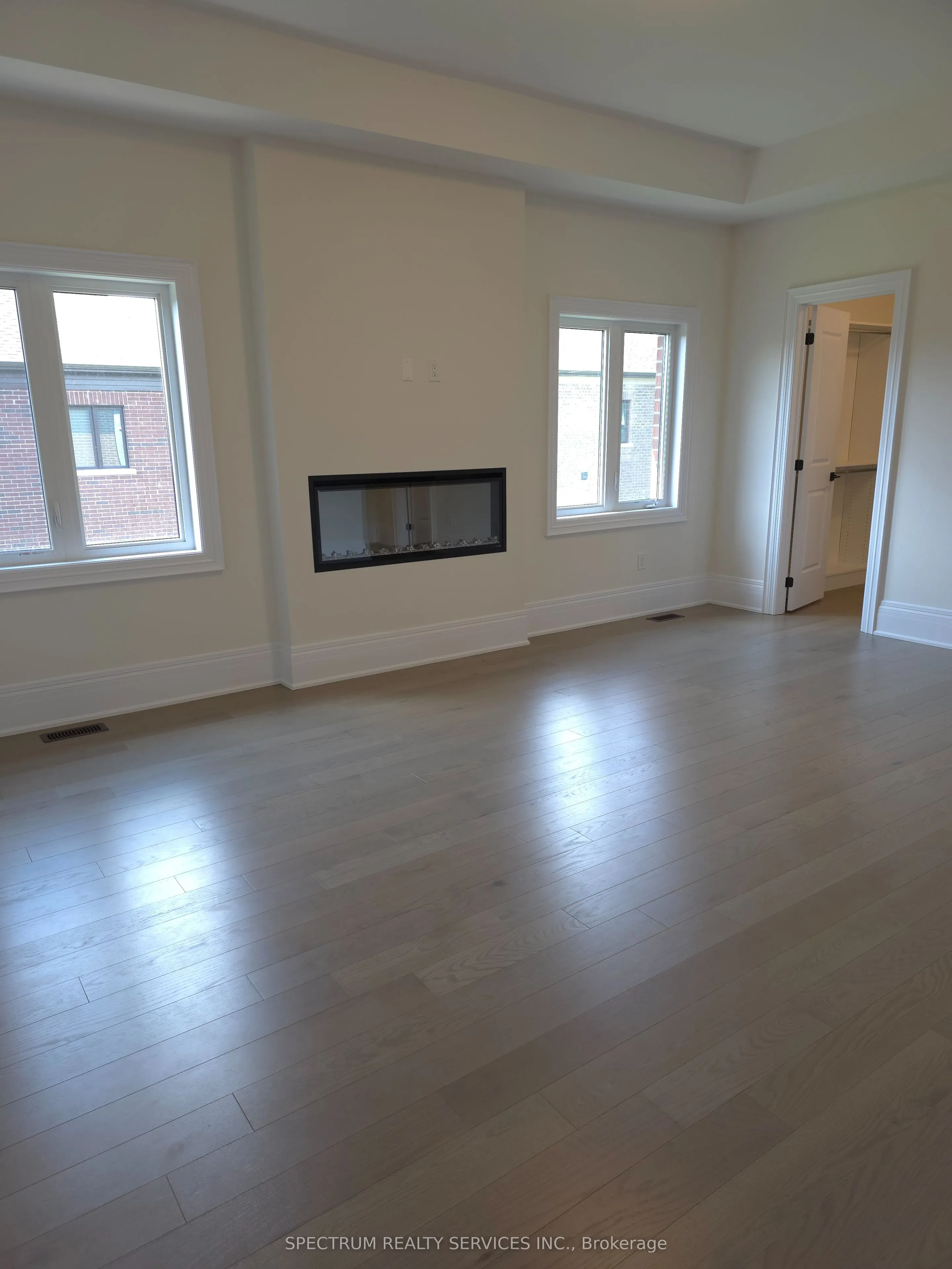10 Adario Crescent